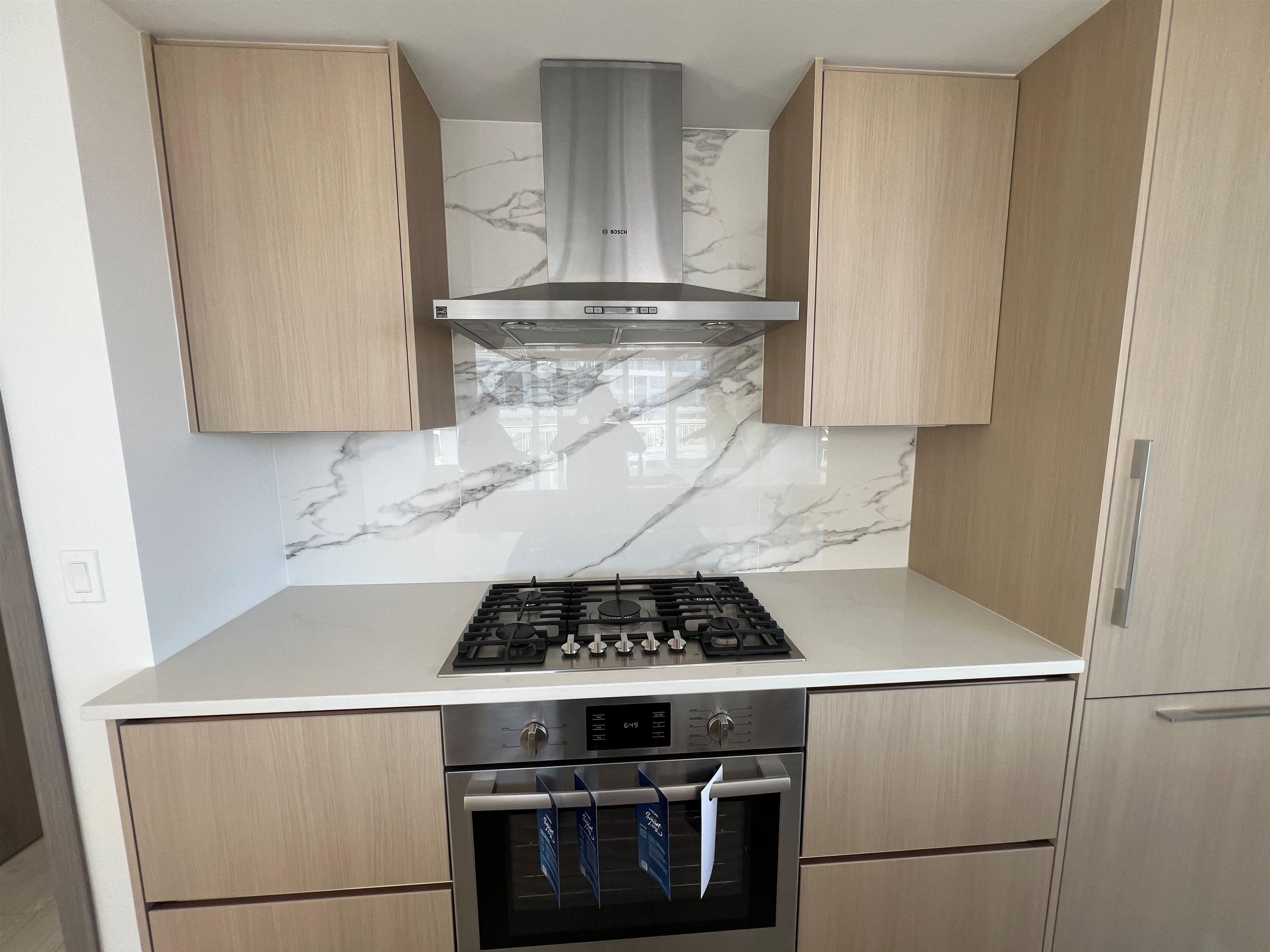 581 - 8671 Hazelbridge Way, Richmond, V6X 1R3 — photo 4