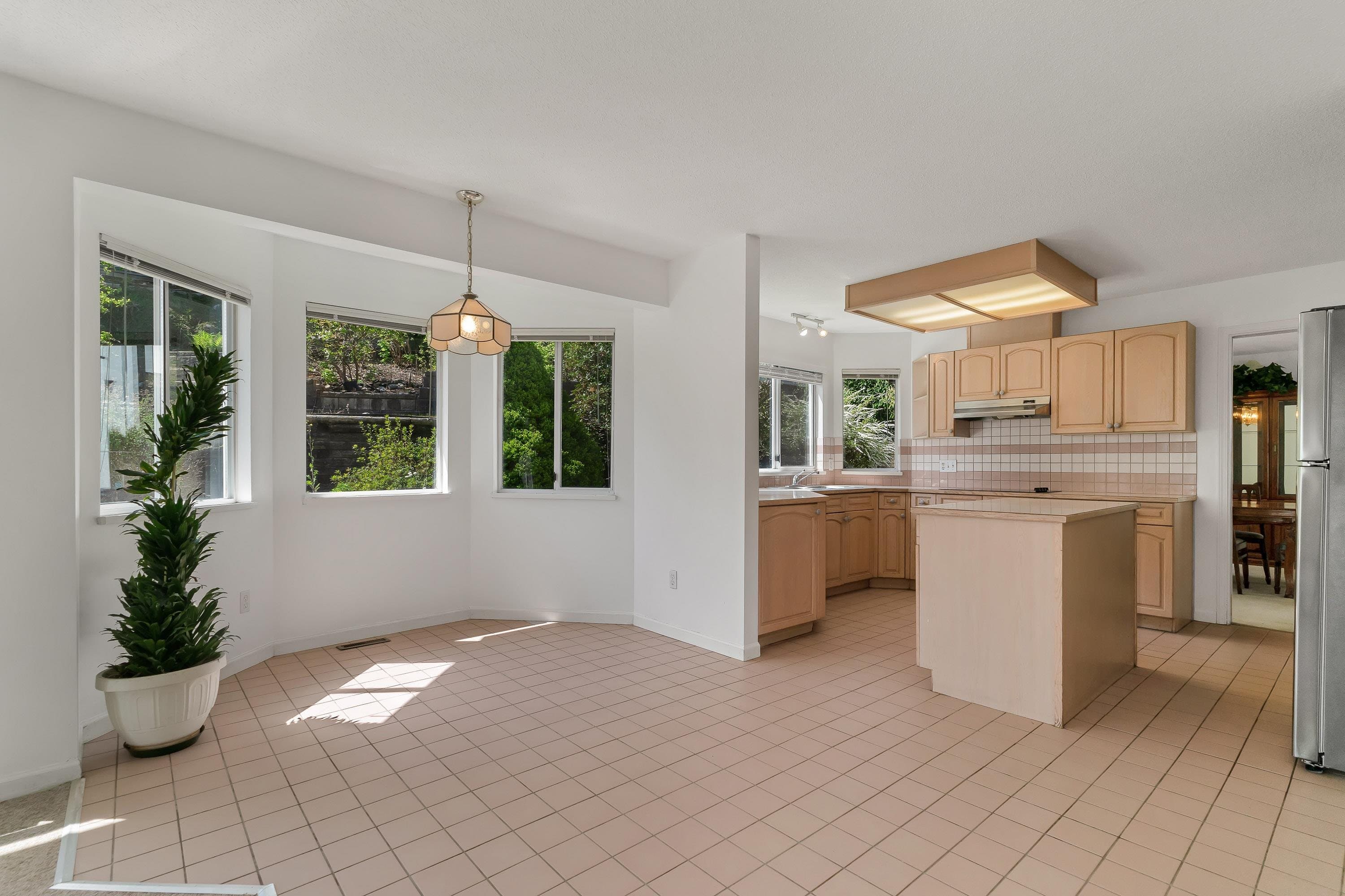 575 Clearwater Way, Coquitlam, V3C 5W5 — photo 5