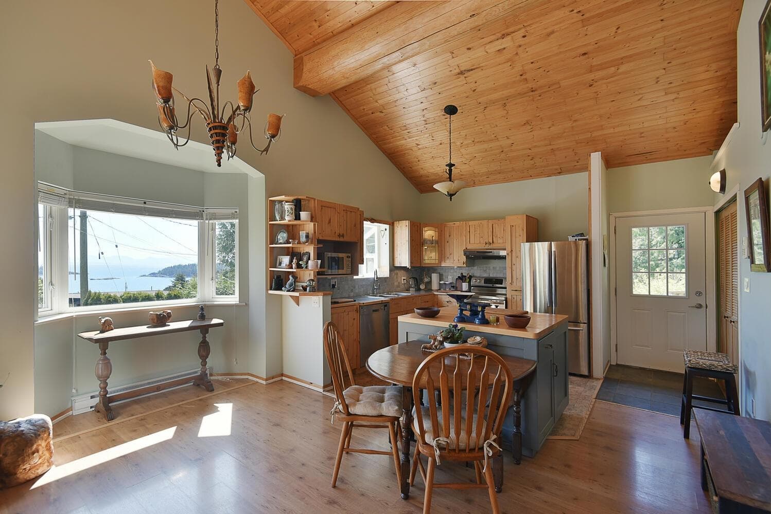 6508 Lynnwood Court, Sechelt