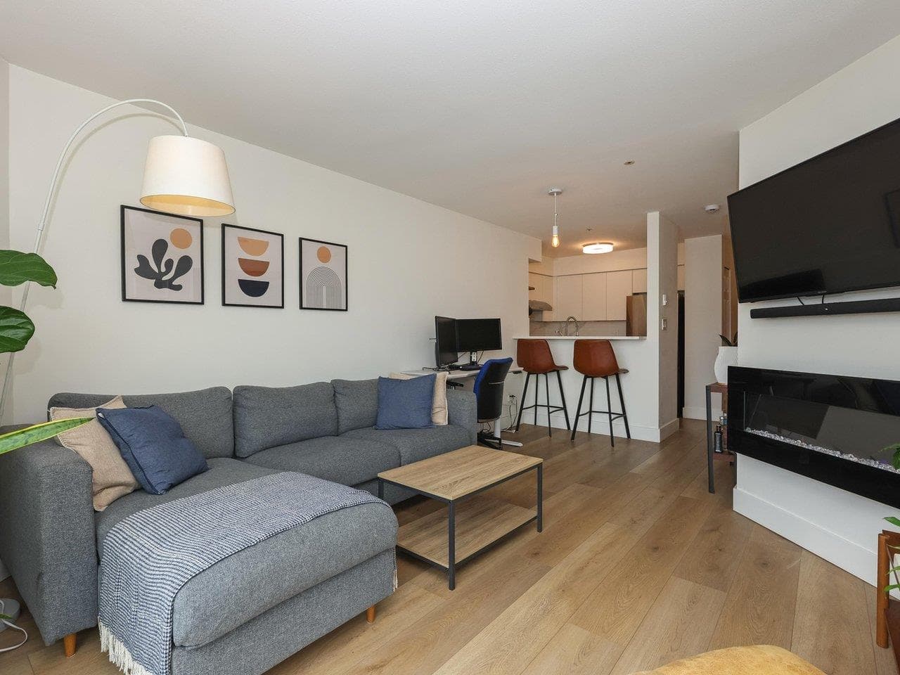 302 - 3505 W Broadway, Vancouver, V6R 2B5 — photo 1