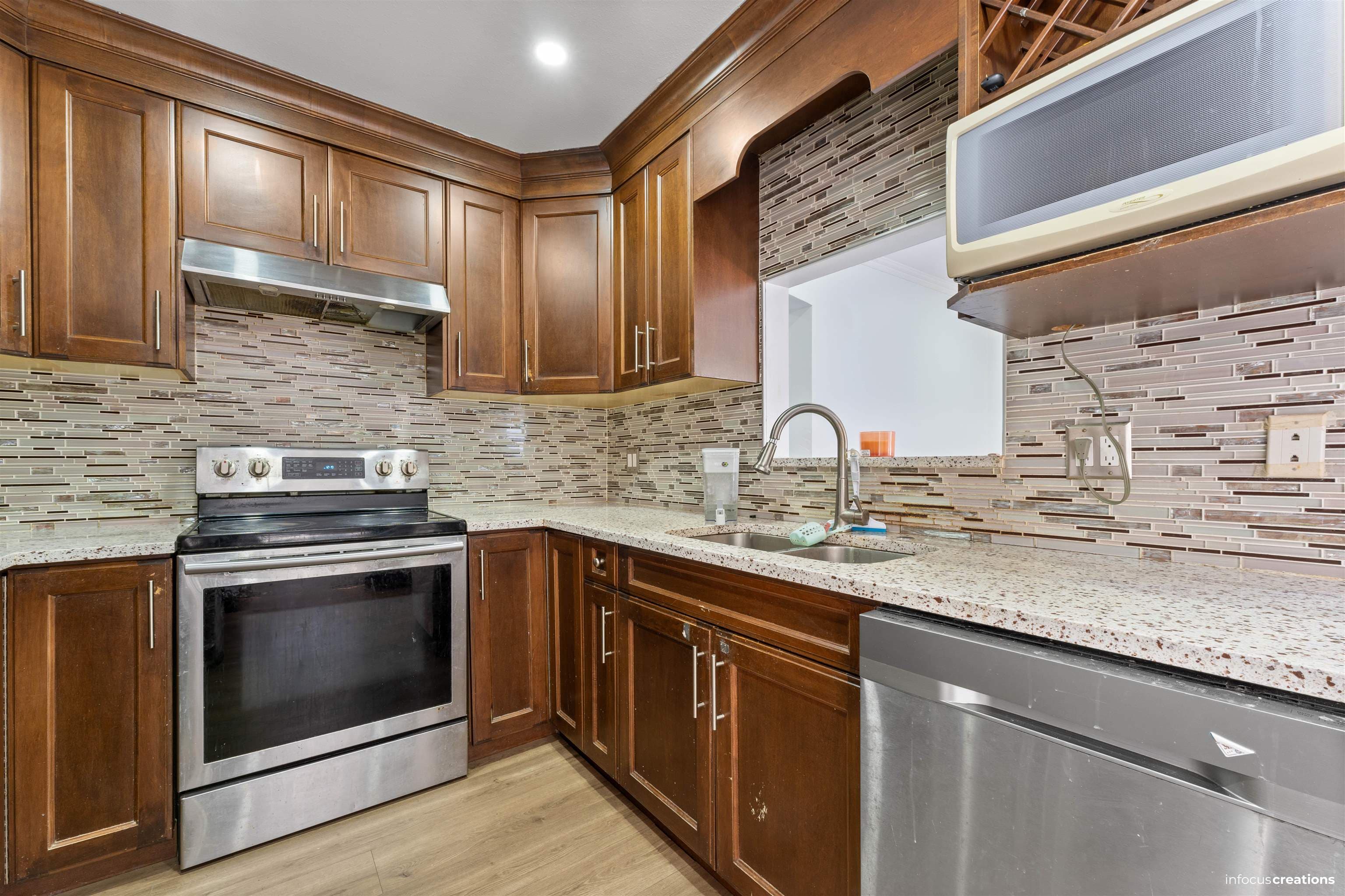 21 - 7140 132 Street, Surrey, V3W 1J5 — photo 3