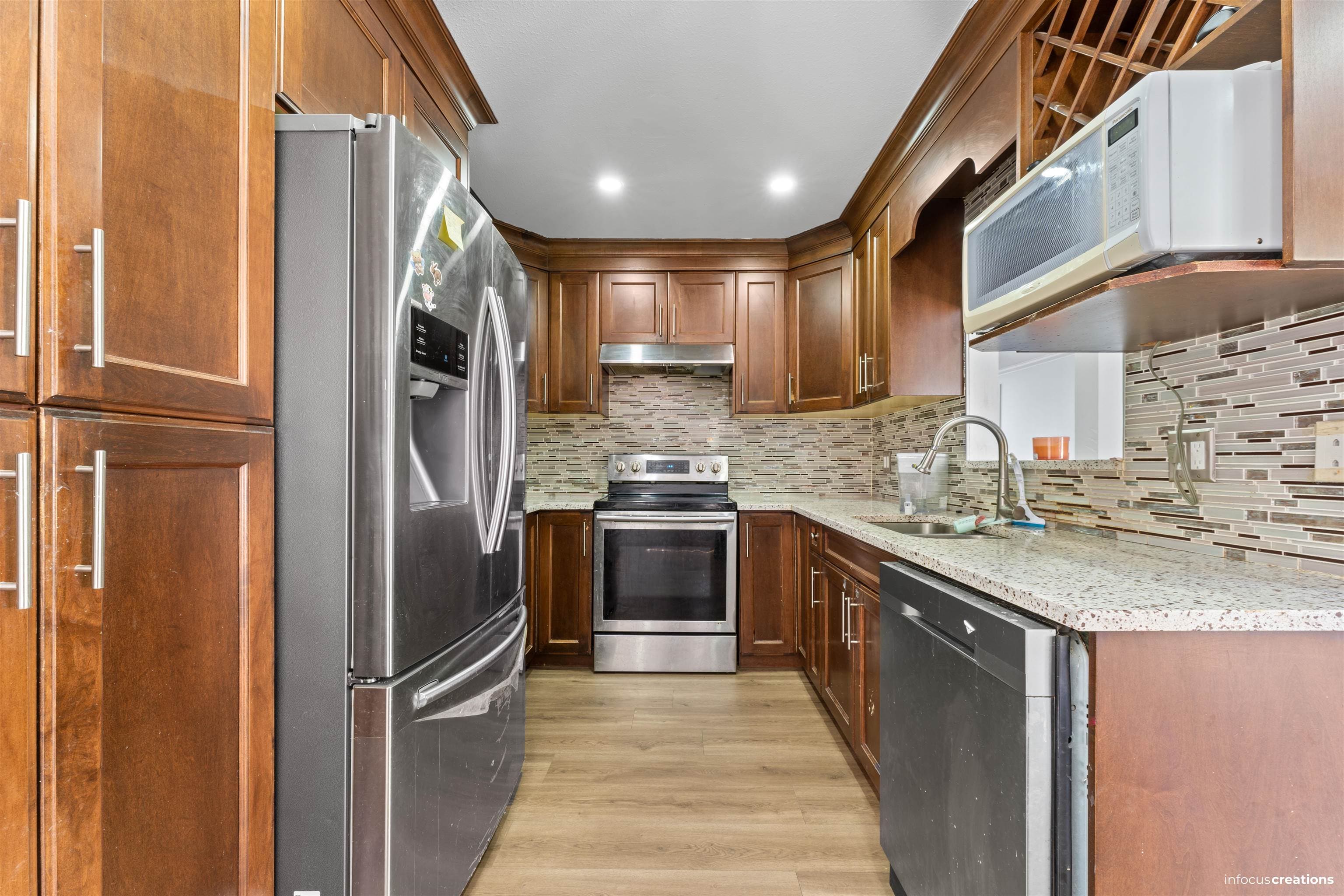 21 - 7140 132 Street, Surrey, V3W 1J5 — photo 4