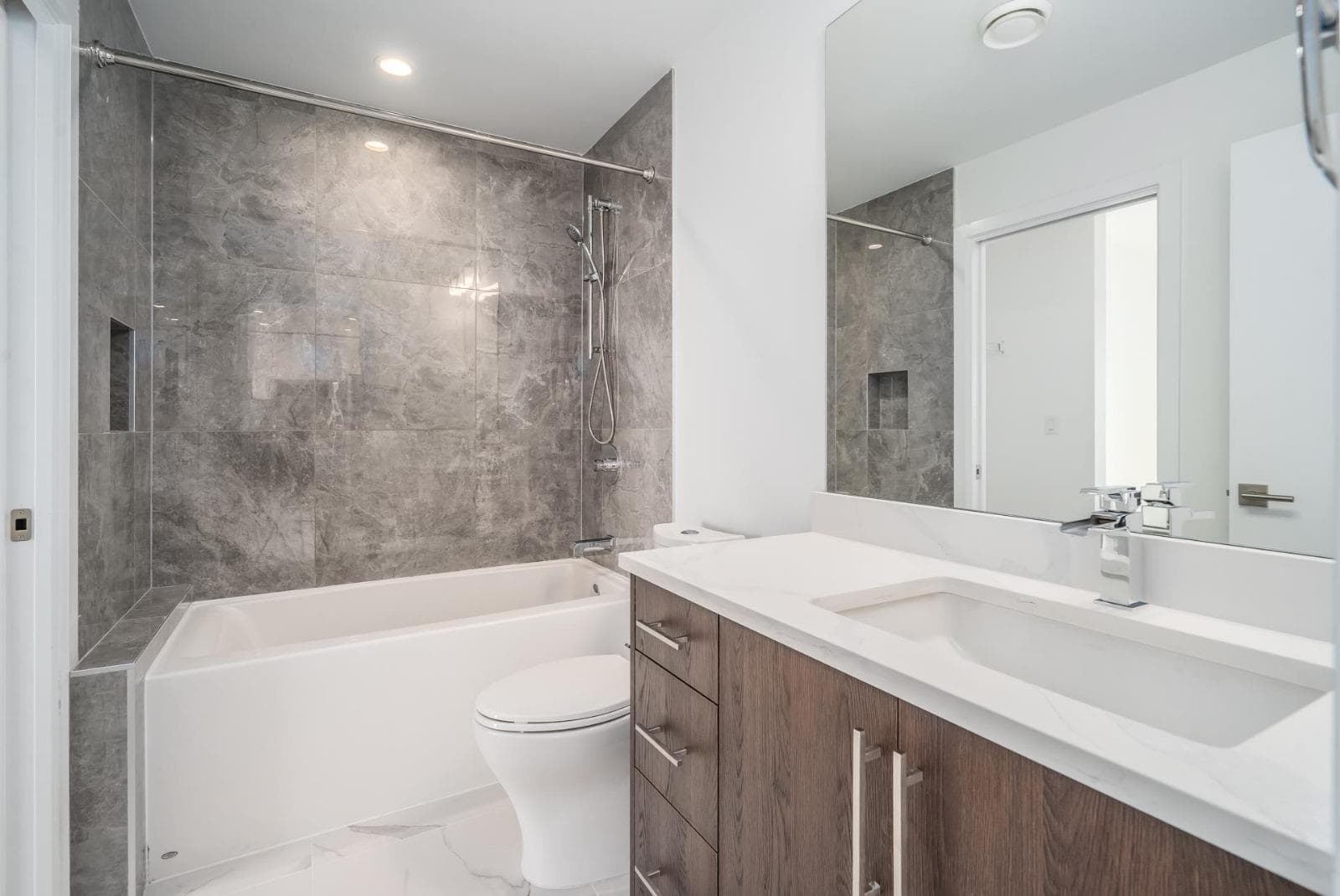 304 - 11703 Fraser Street, Maple Ridge, V2X 2L8 — photo 4