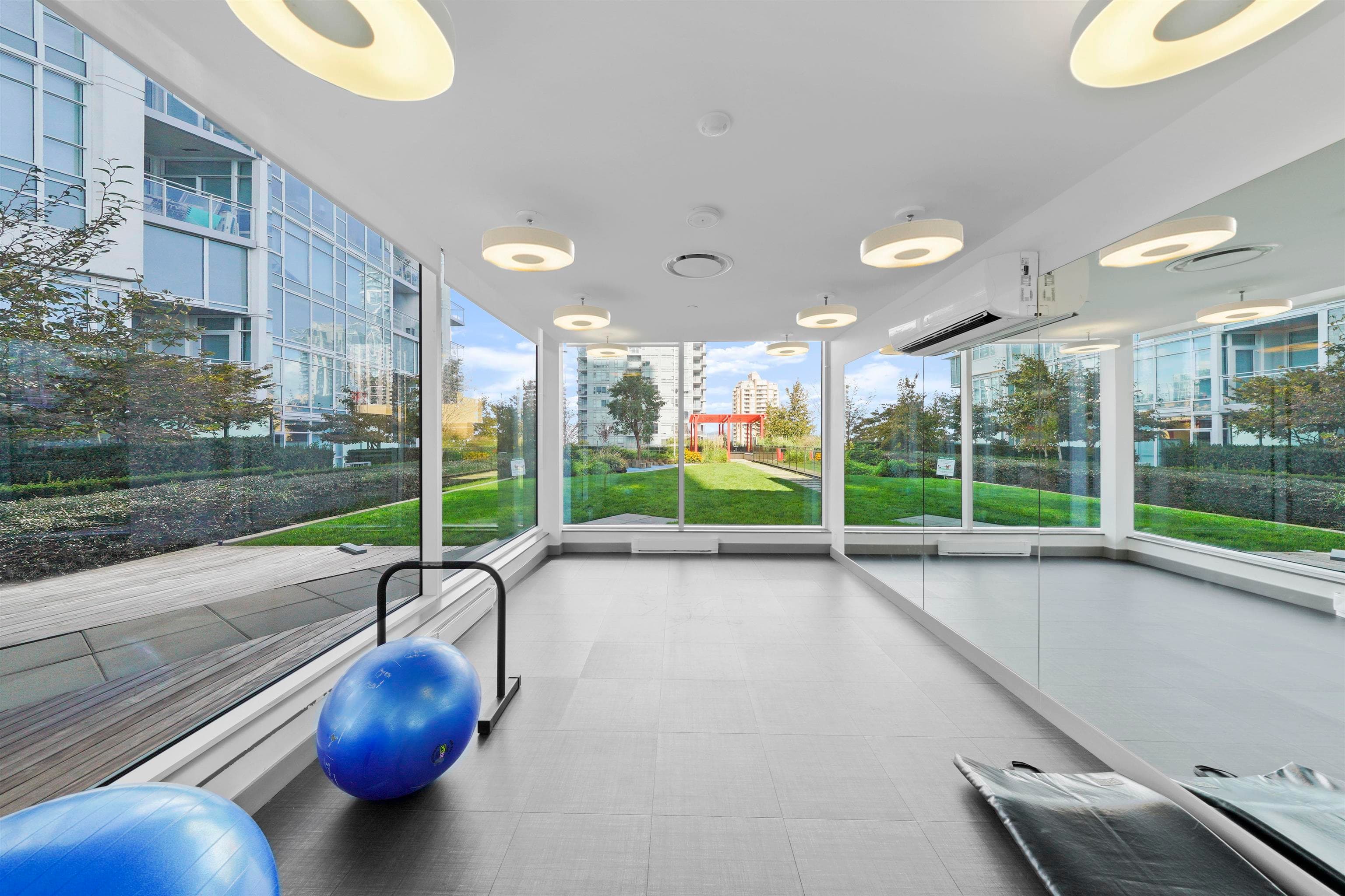 3810 - 4670 Assembly Way, Burnaby, V5H 0H3 — photo 5