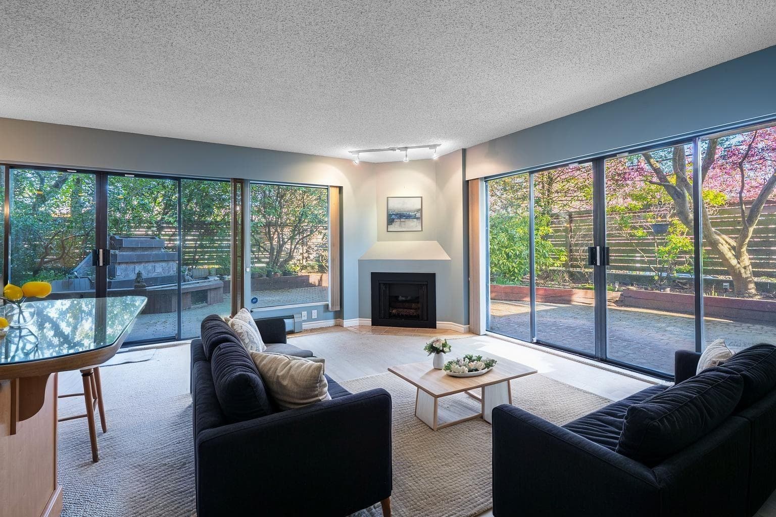 102 - 747 17th Street, West Vancouver, V7V 3T4 — photo 2