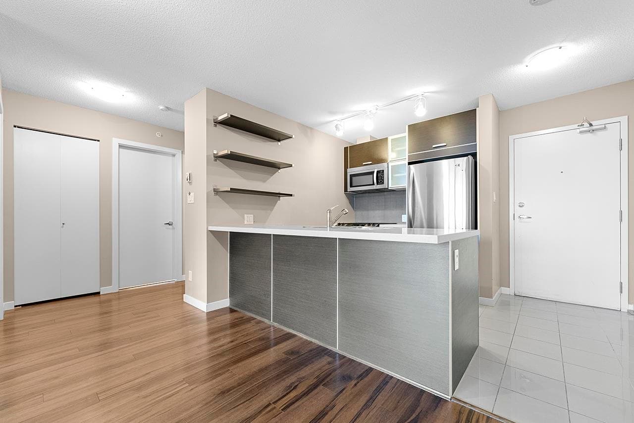2909 - 9981 Whalley Boulevard, Surrey, V3T 0H5 — photo 5