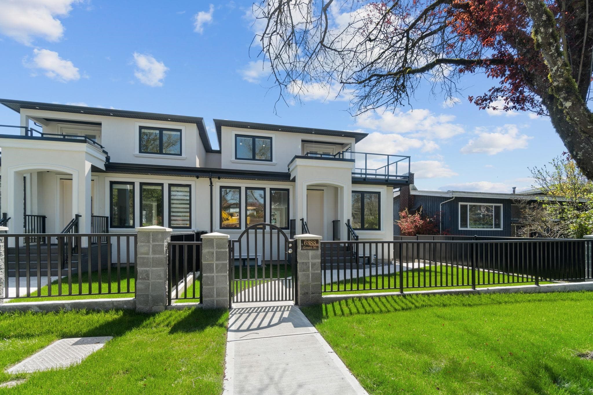 6388 Grant Street, Burnaby, V5B 2K6 — photo 1