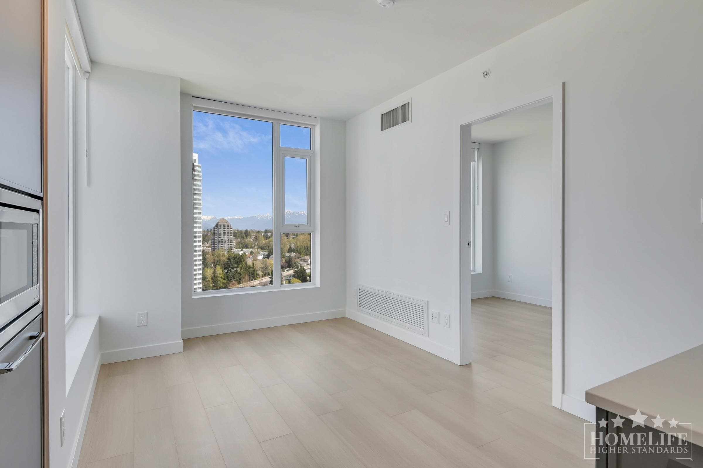 2404 - 13725 George Junction, Surrey, V3T 4Y3 — photo 4