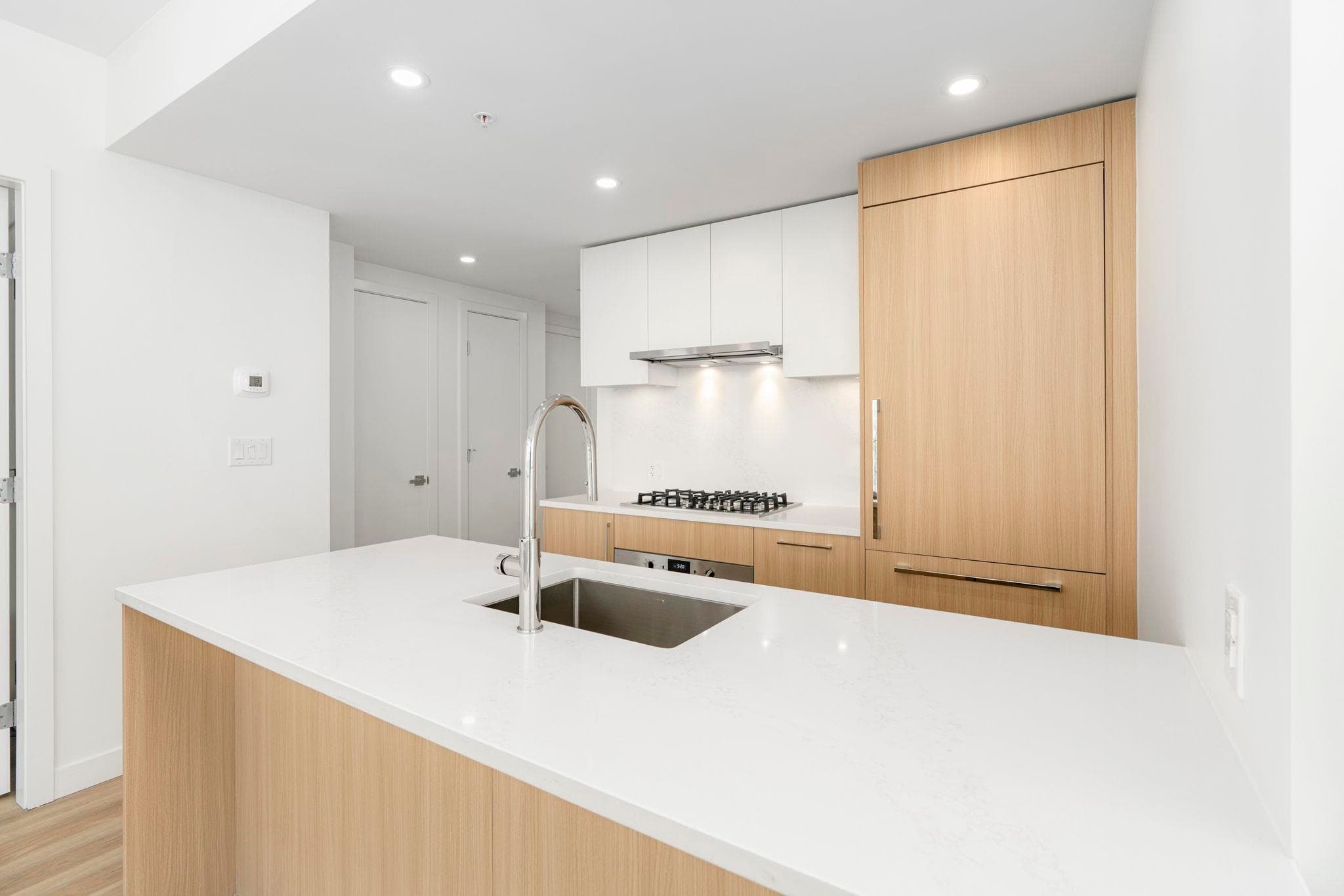 2707 - 9675 King George Boulevard, Surrey, V3T 0T7 — photo 5