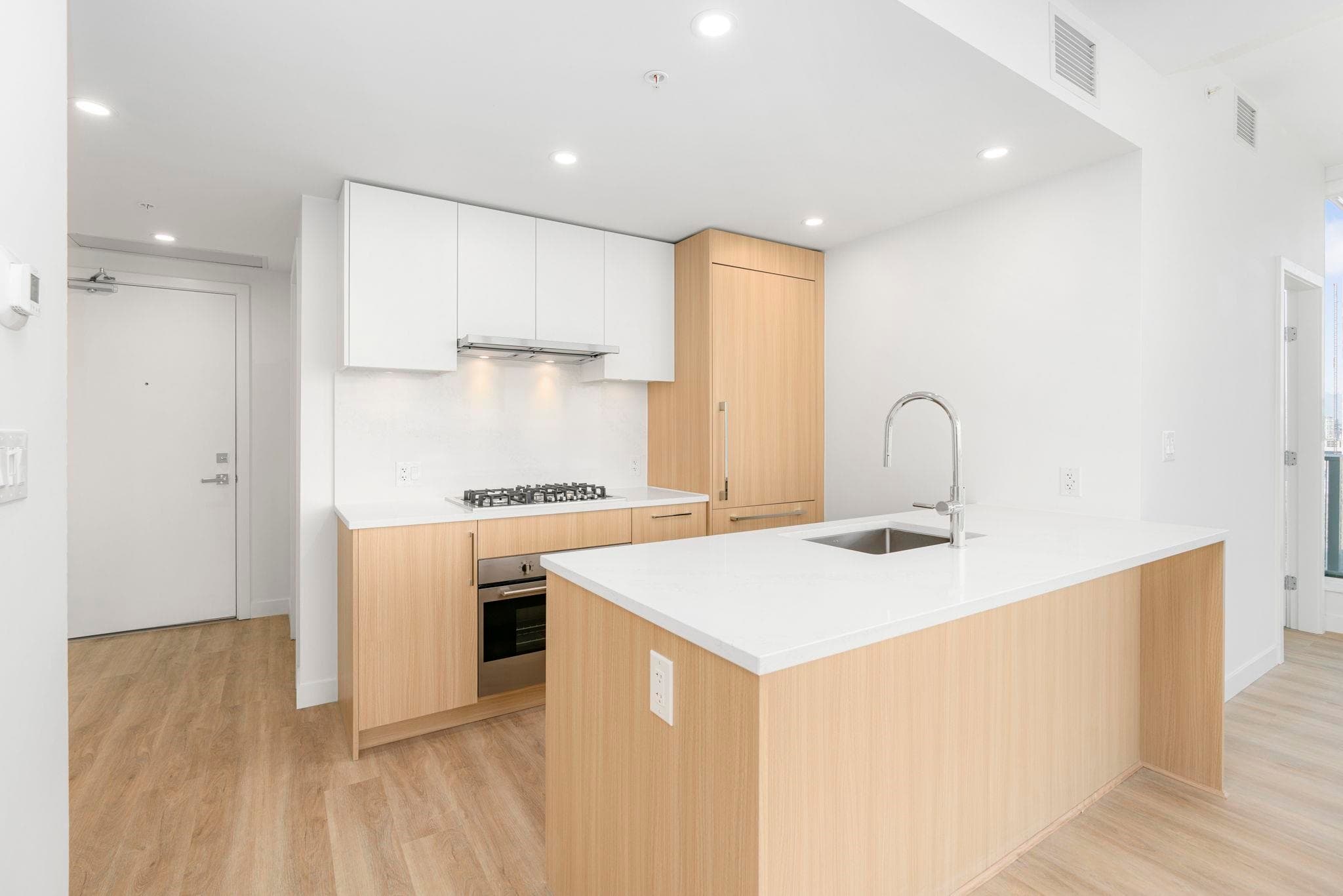 2707 - 9675 King George Boulevard, Surrey, V3T 0T7 — photo 4