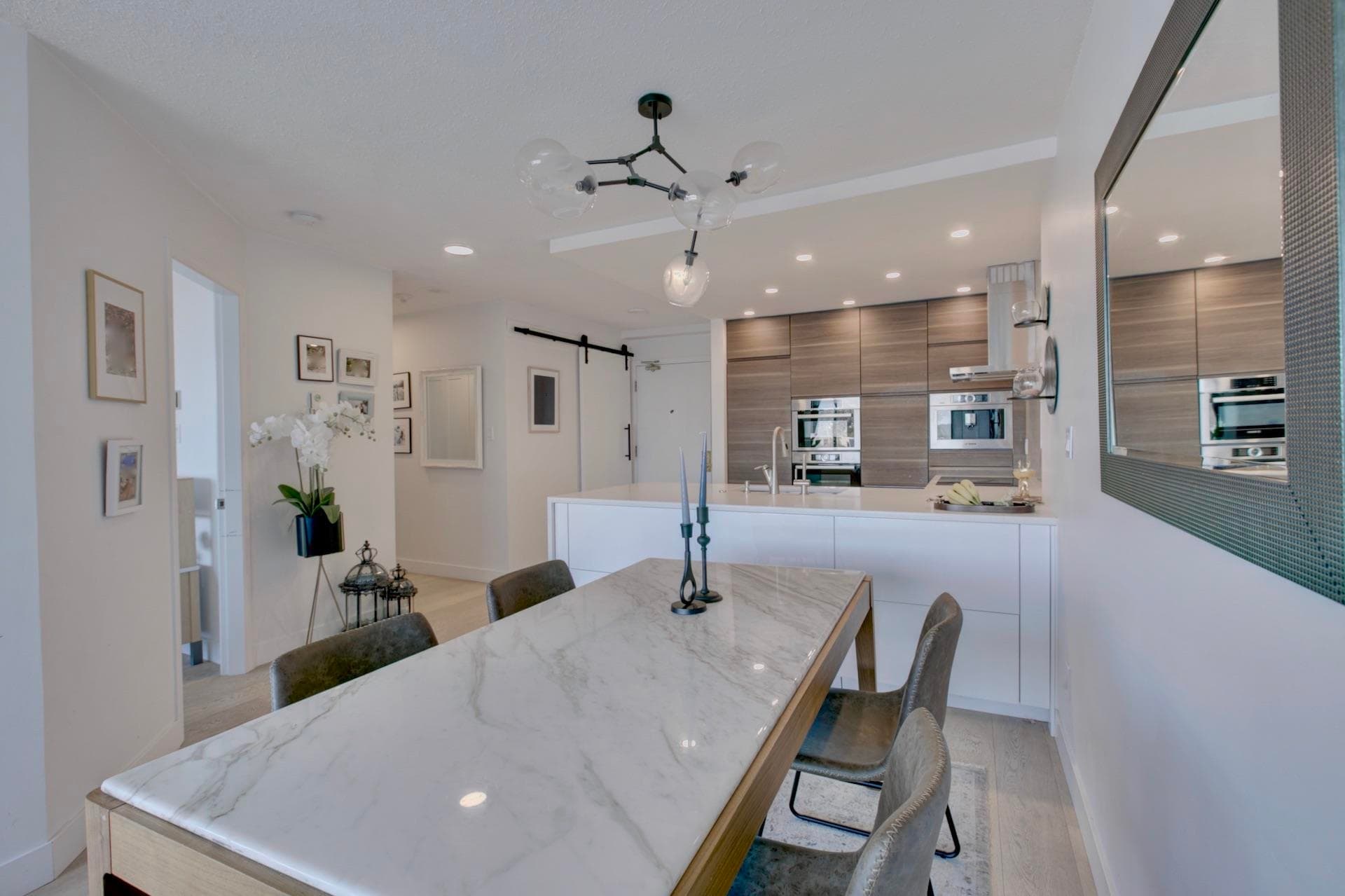 1403 - 1065 Quayside Drive, New Westminster, V3M 1C5 — photo 1