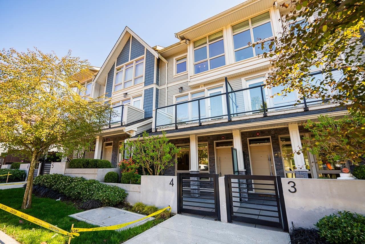 4 - 115 W Queens Road, North Vancouver