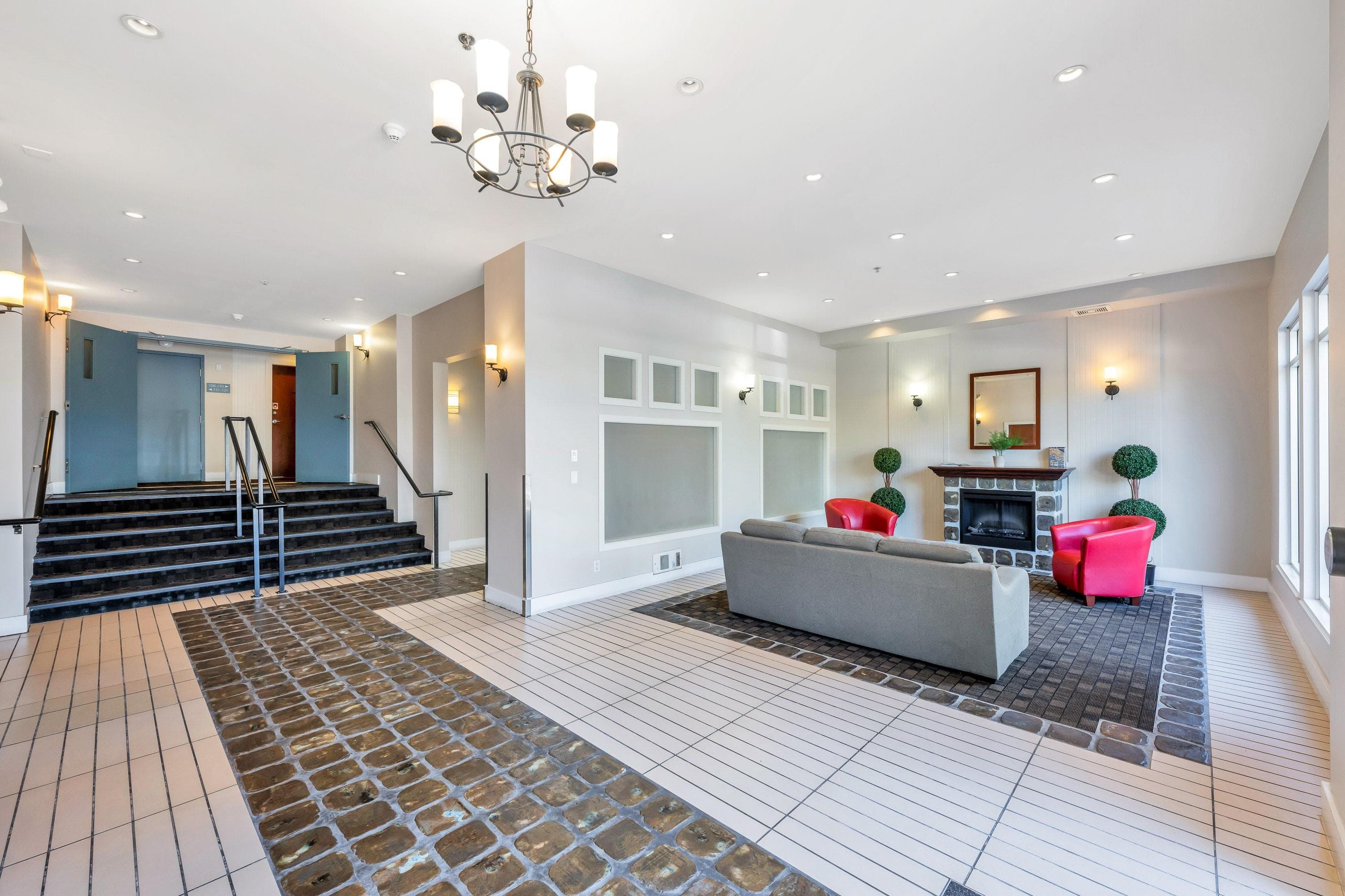 430 - 15380 102a Avenue, Surrey, V3R 0B3 — photo 5