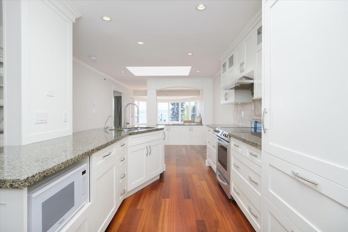 302 - 2455 Bellevue Avenue, West Vancouver, V7V 1E1 — photo 5