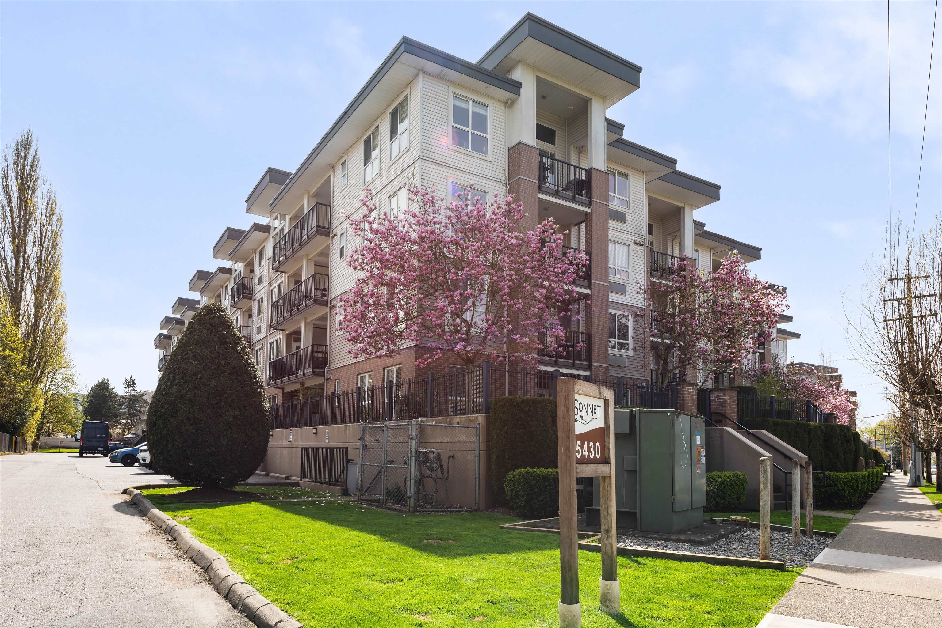 304 - 5430 201 Street, Langley, V3A 0A2 — photo 1