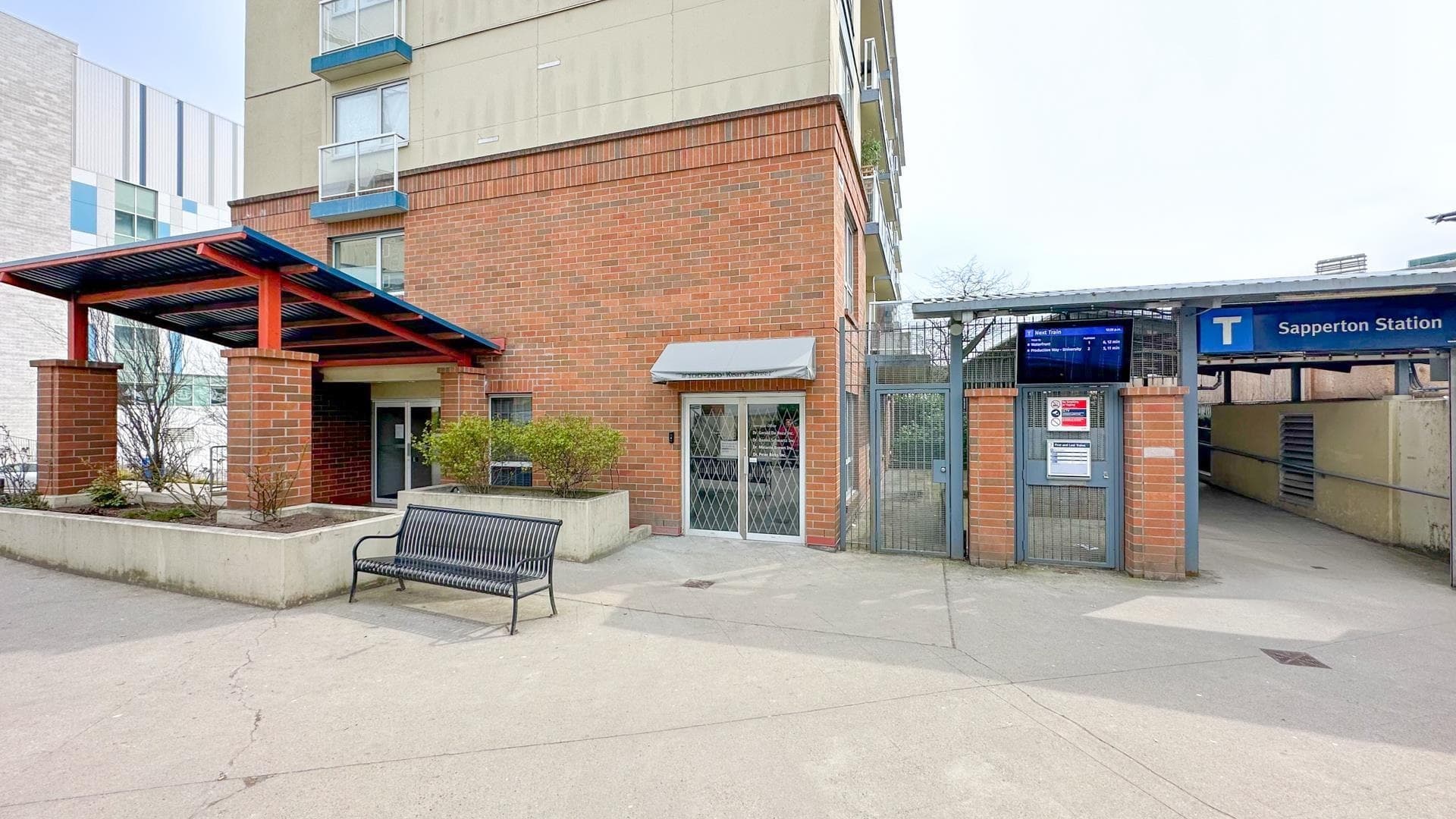 200 Keary Street, New Westminster, V3L 0A6 — photo 2