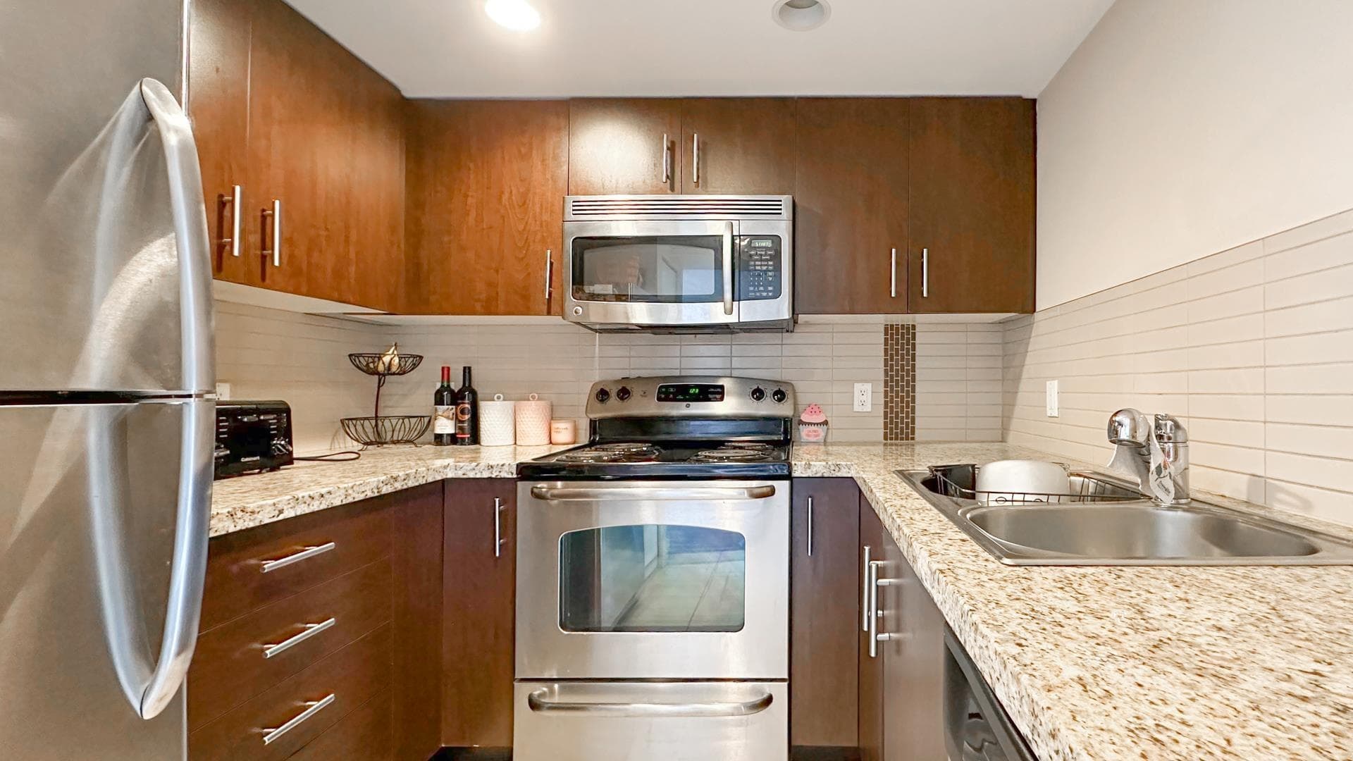 200 Keary Street, New Westminster, V3L 0A6 — photo 3