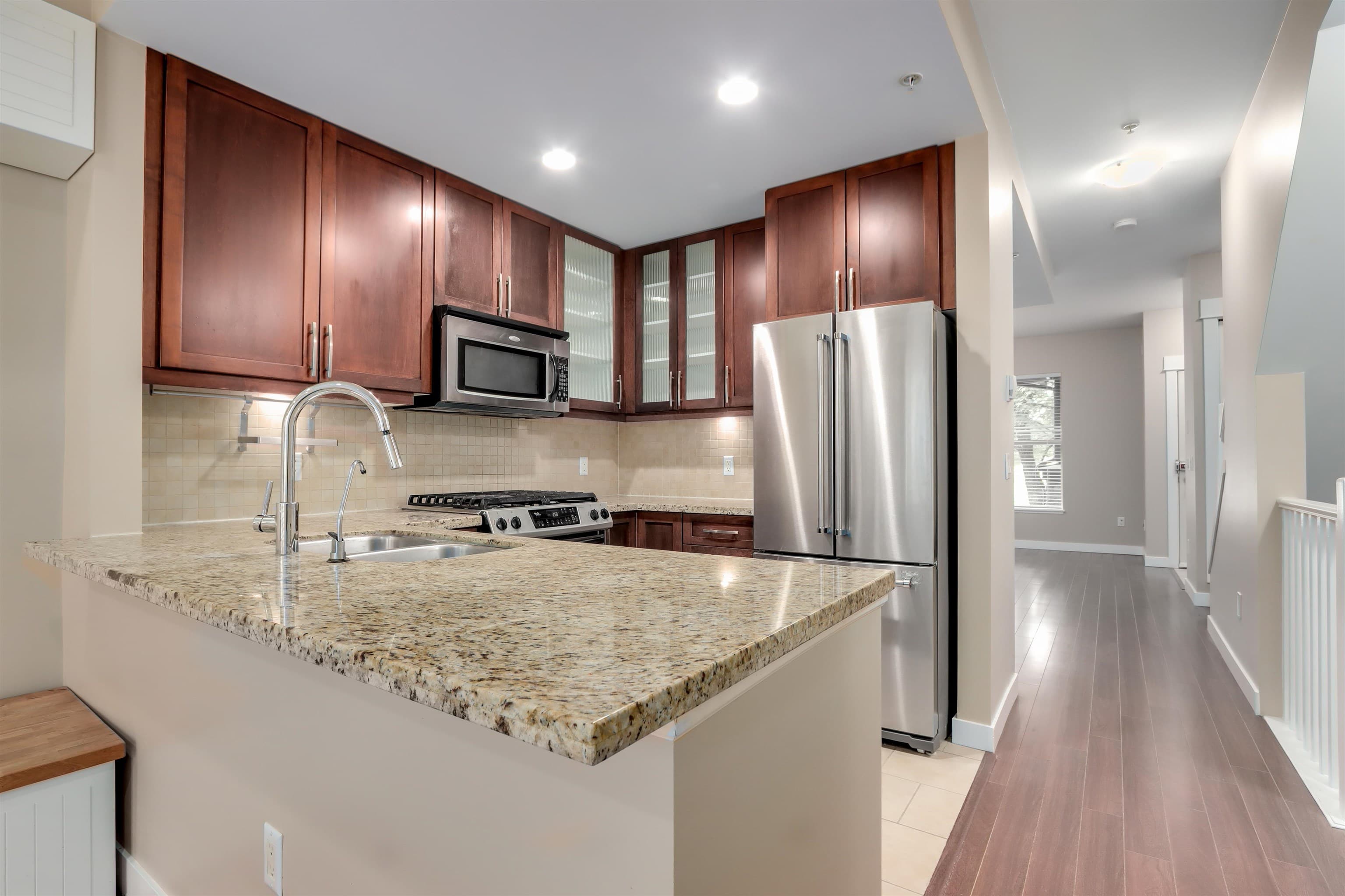 319 E 15 Street, North Vancouver, V7L 2R6 — photo 2