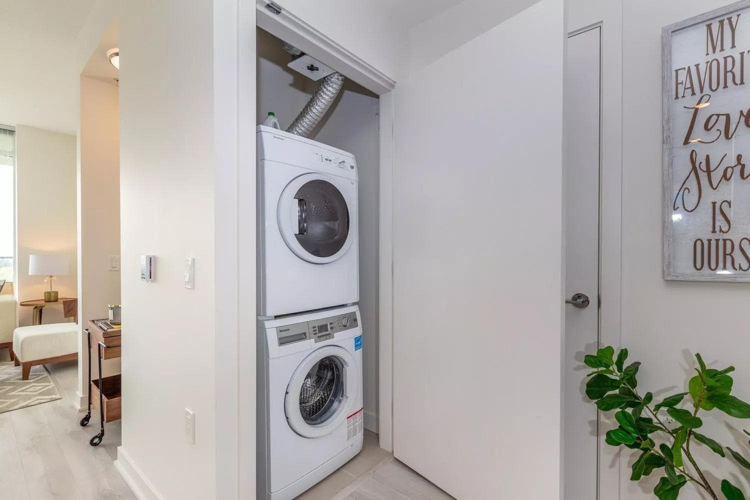 305 - 8850 University Crescent, Burnaby, V5A 4Y8 — photo 2