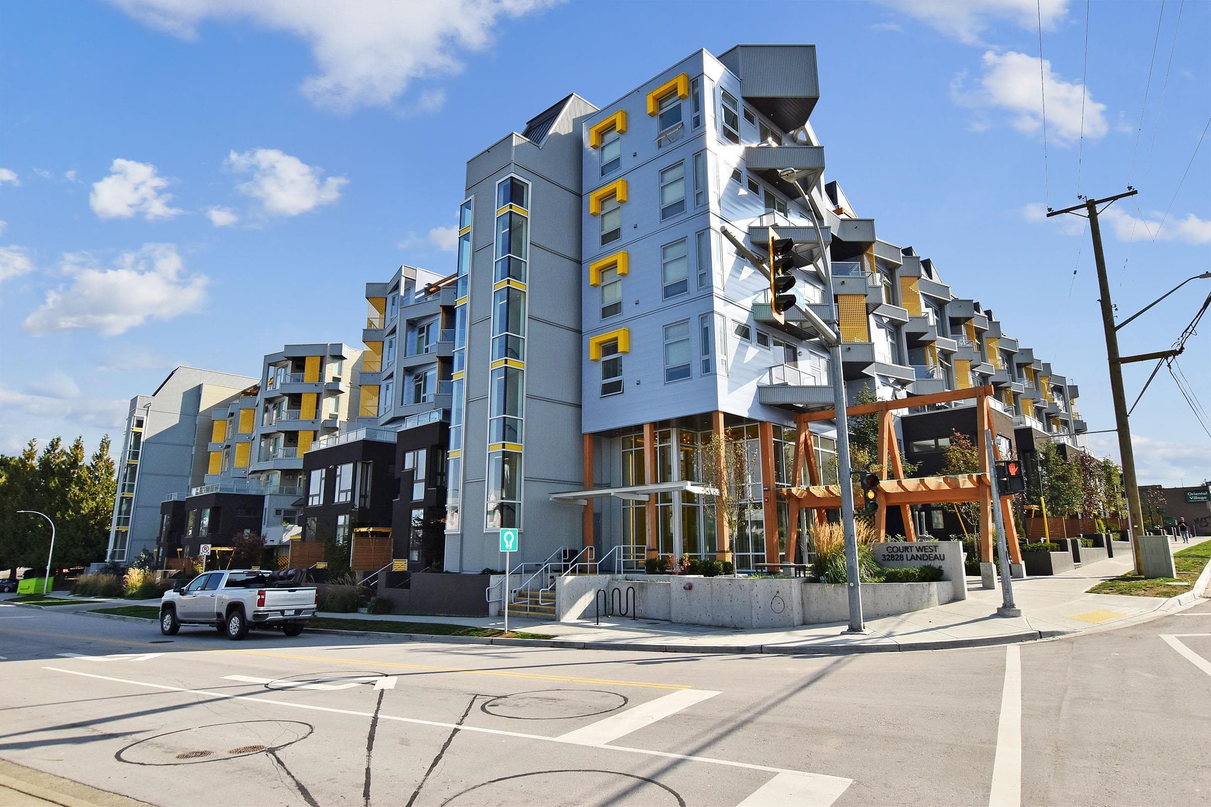 202 - 32828 Landeau Place, Abbotsford, V2S 0M4 — photo 1