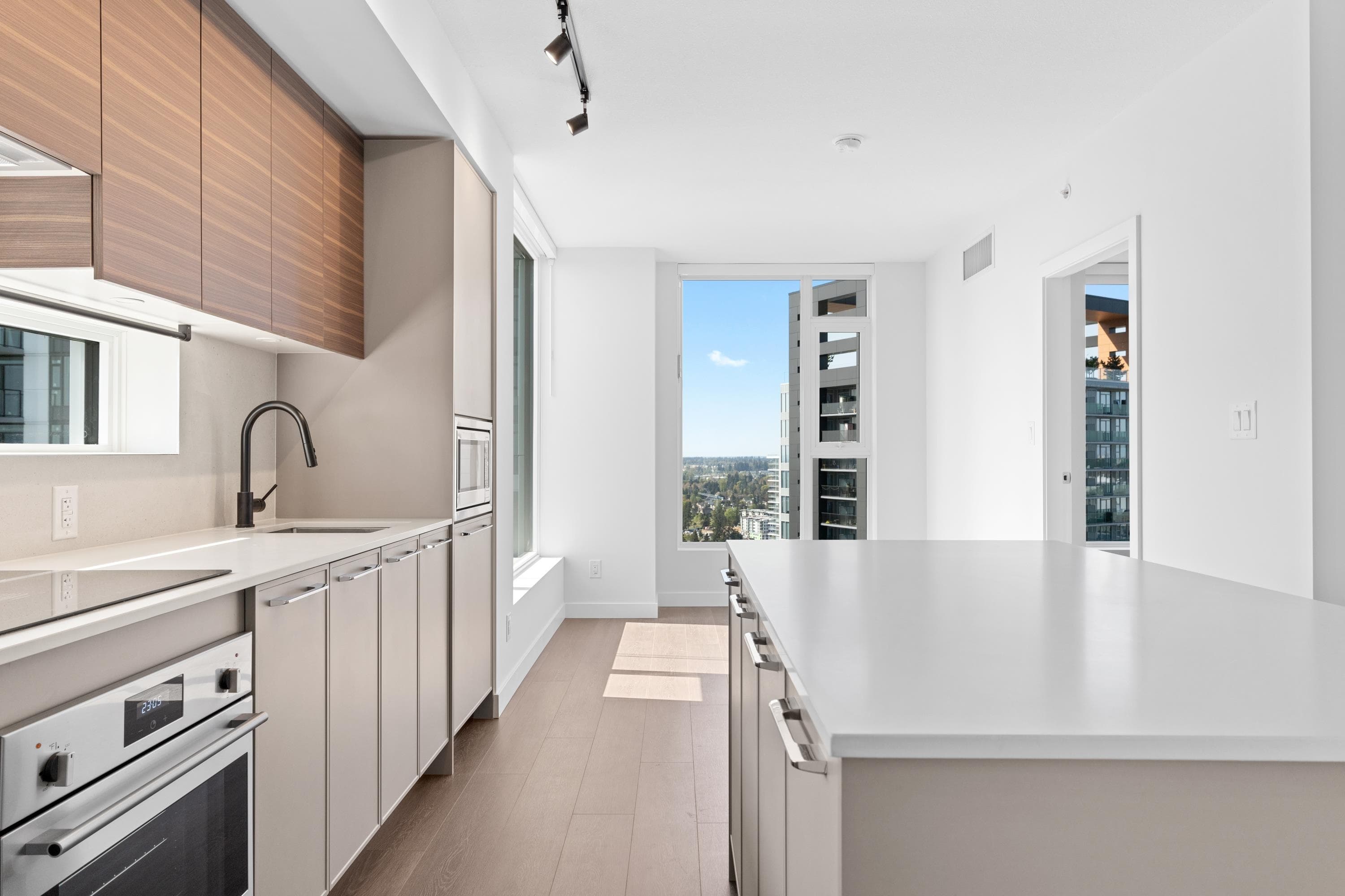 2610 - 13725 George Junction, Surrey, V3T 0V7 — photo 5
