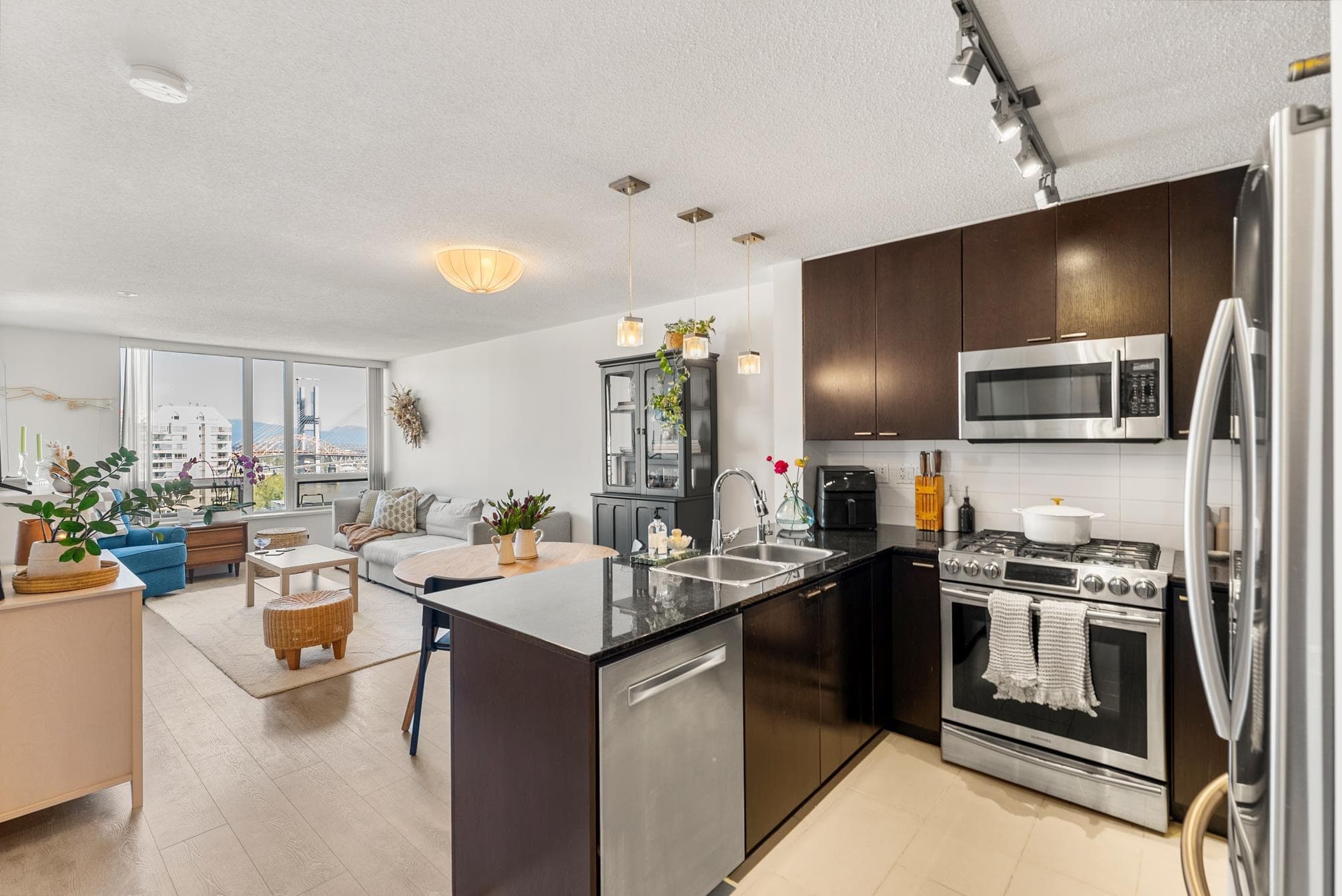 1702 - 39 Sixth Street, New Westminster, V3L 0B3 — photo 2