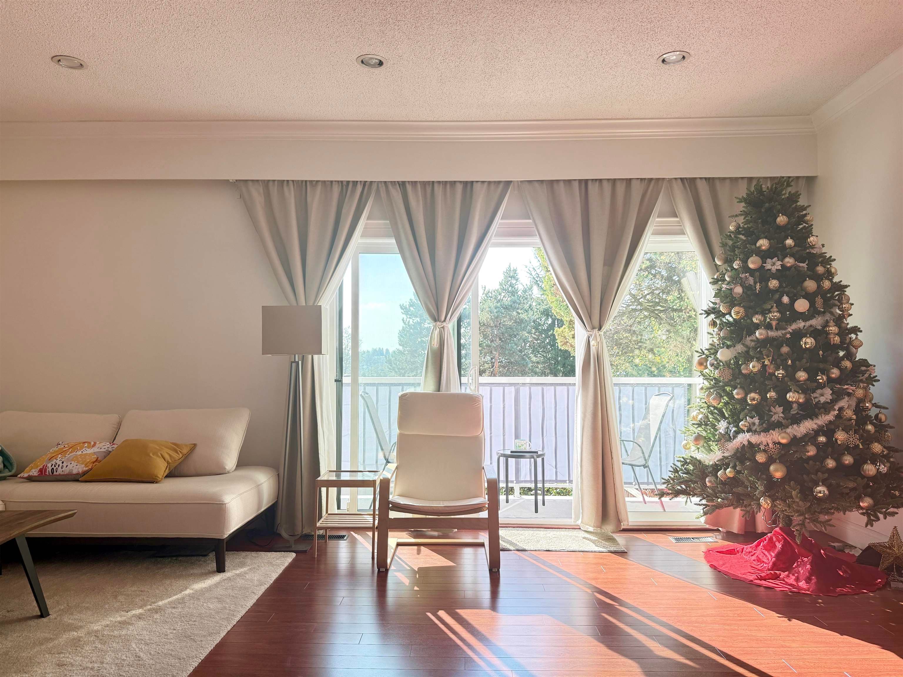 6722 Kneale Place, Burnaby, V5B 2Z2 — photo 5