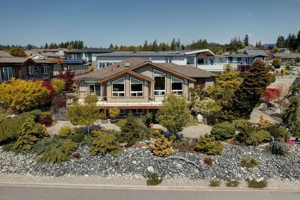 6327 Baillie Road, Sechelt