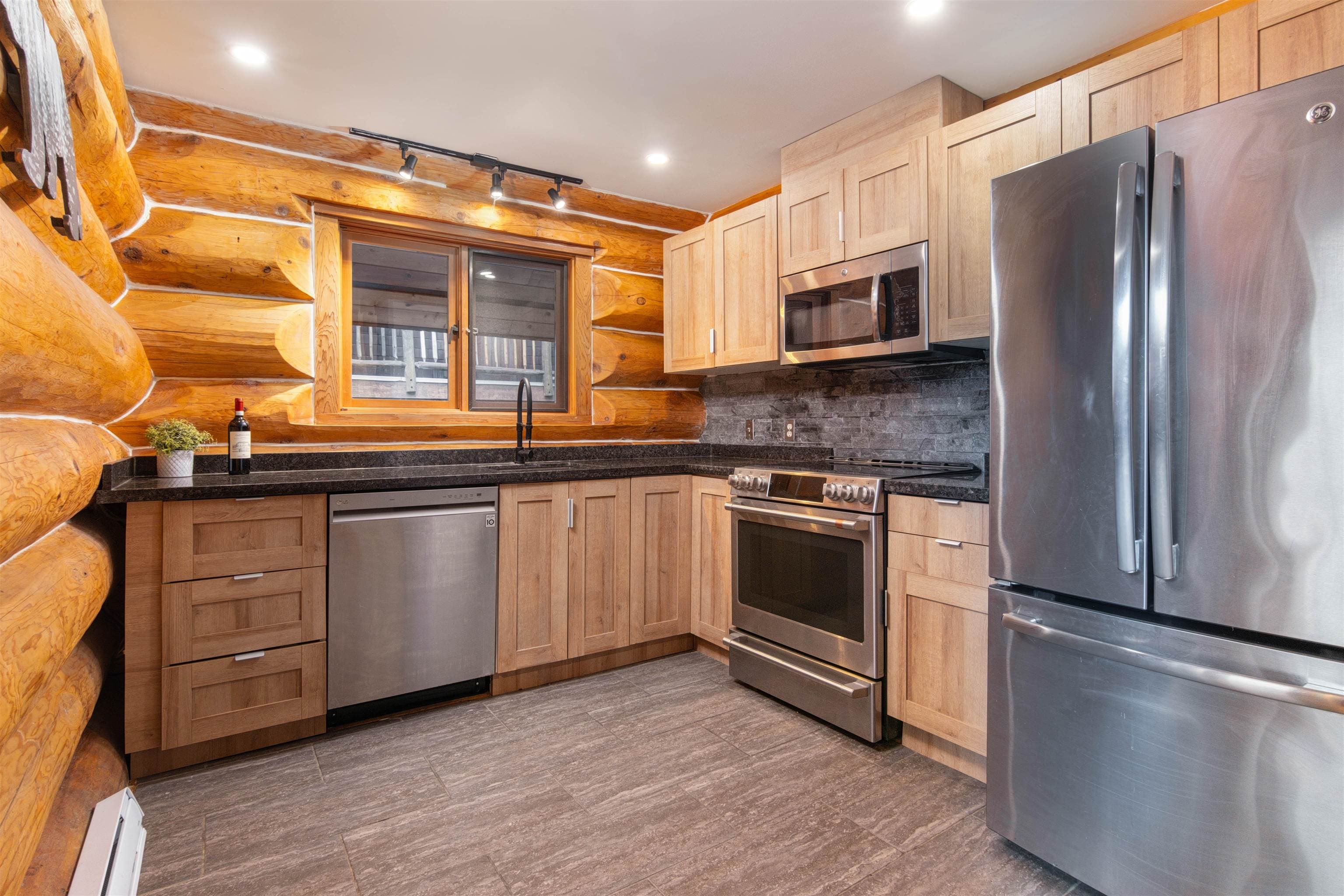 6252 Bishop Way, Whistler, V8E 0C6 — photo 5