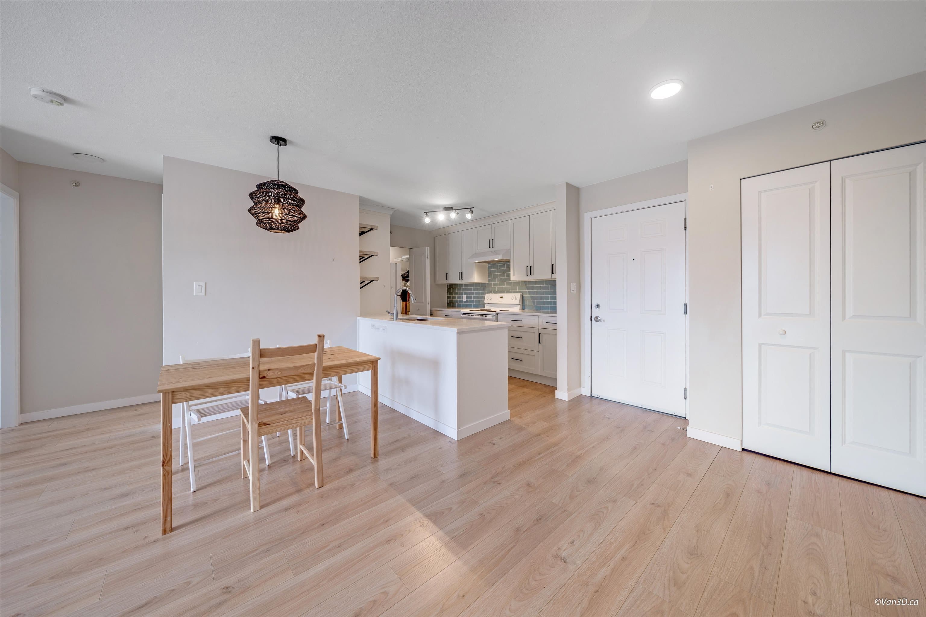 409 - 33960 Old Yale Road, Abbotsford, V2S 2J9 — photo 1