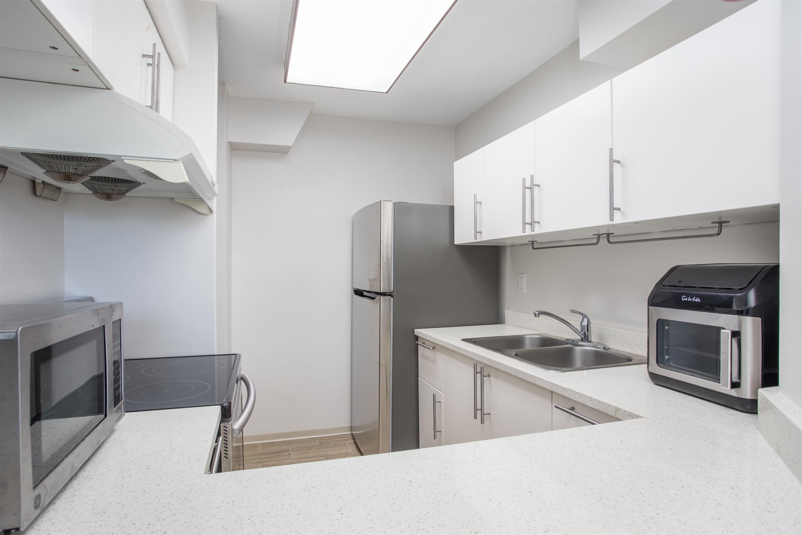 2401 - 3737 Bartlett Court, Burnaby, V3J 7E3 — photo 4