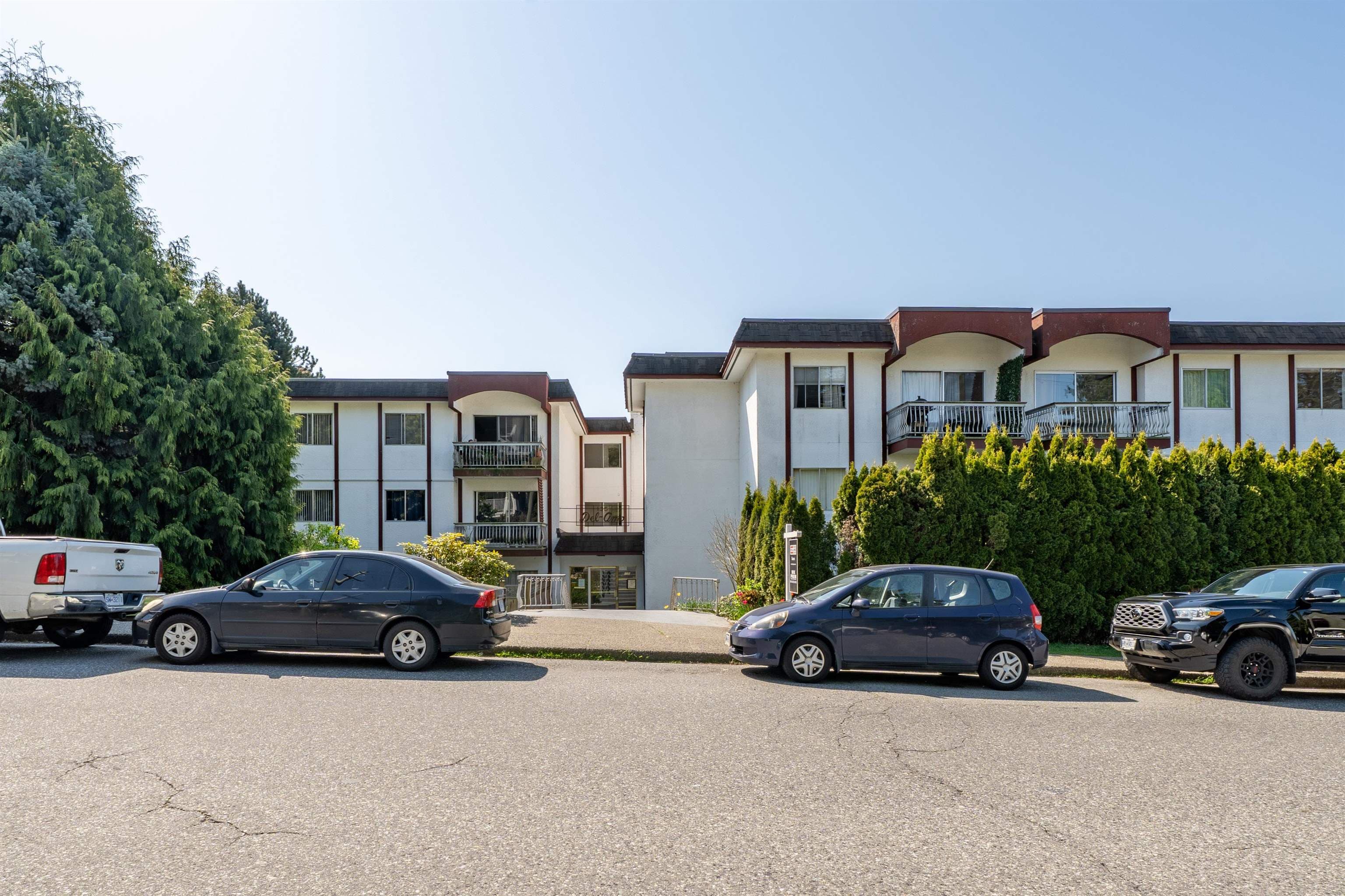 113 - 135 W 21st Street, North Vancouver, V7M 1Z2 — photo 1