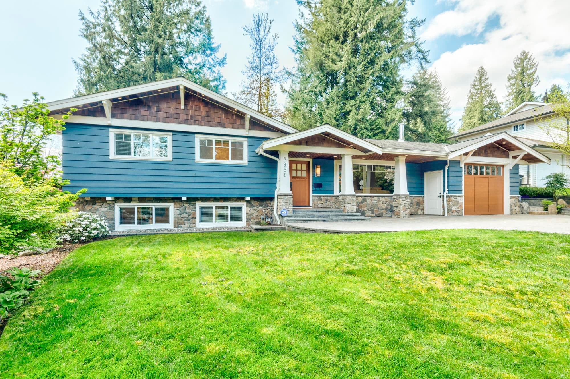 2956 Spuraway Avenue, Coquitlam, V3C 2C8 — photo 2