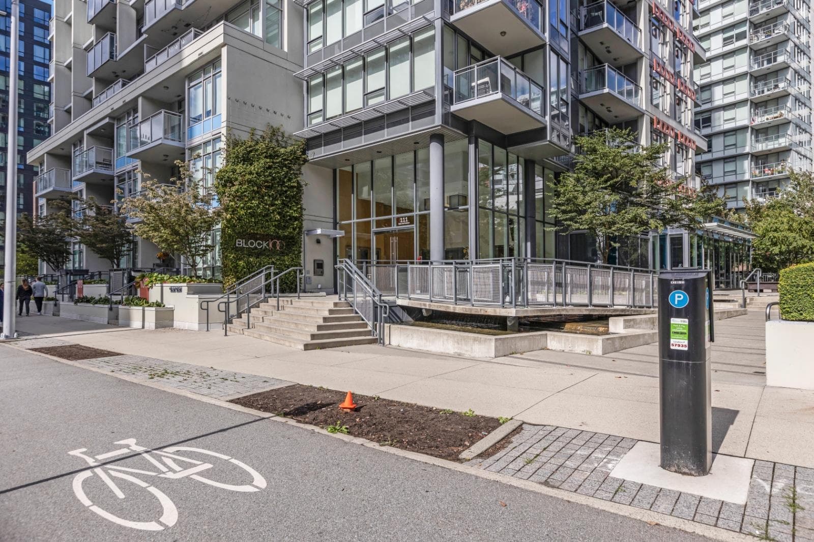 1801 - 111 E 1st Avenue, Vancouver, V6A 0E9 — photo 2