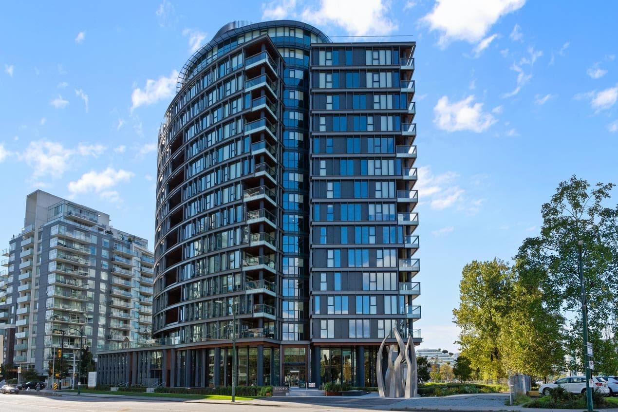 303 - 1601 Quebec Street, Vancouver, V6A 0J9 — photo 2