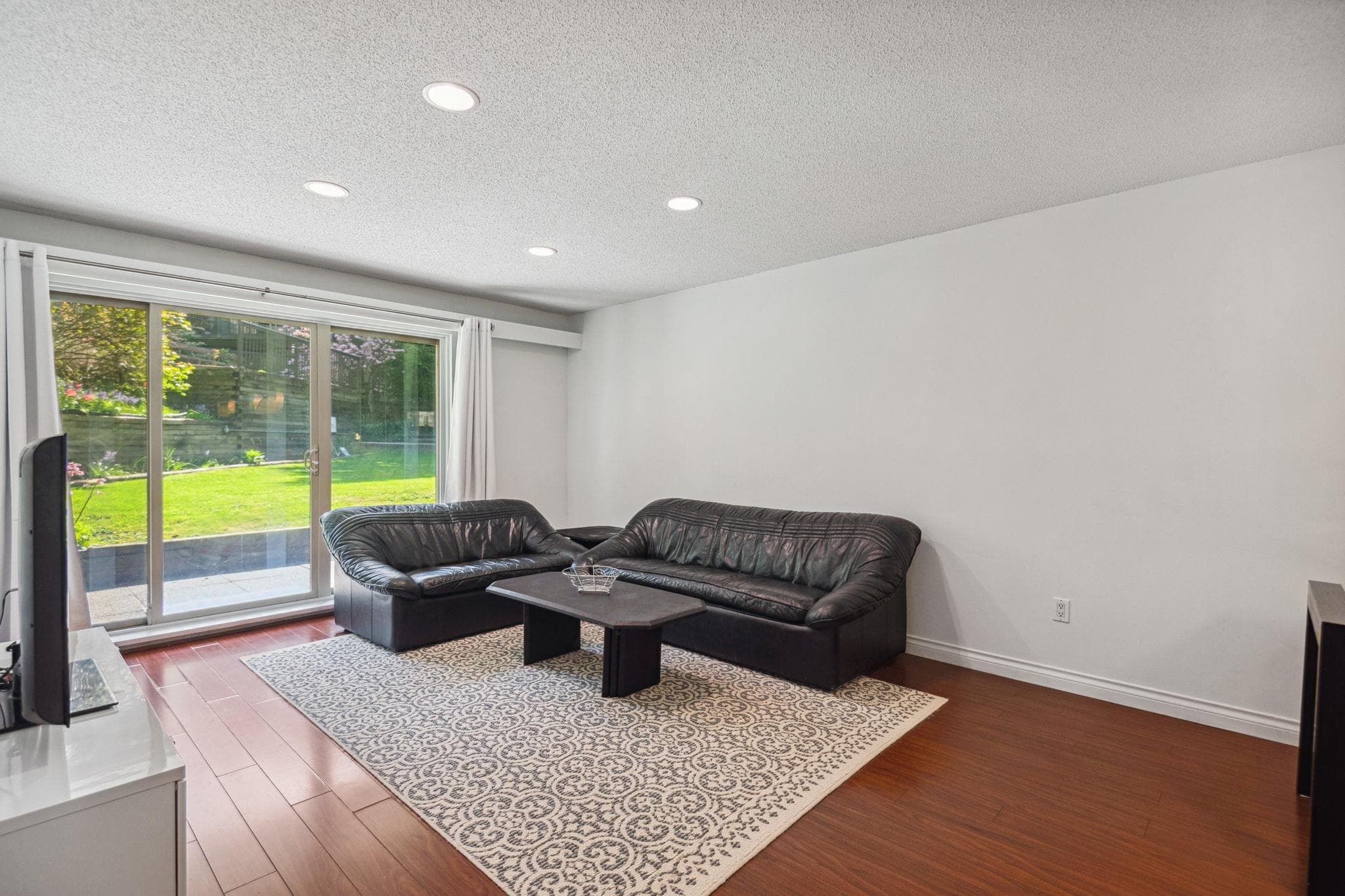 101 - 9857 Manchester Drive, Burnaby, V3N 4P5 — photo 3