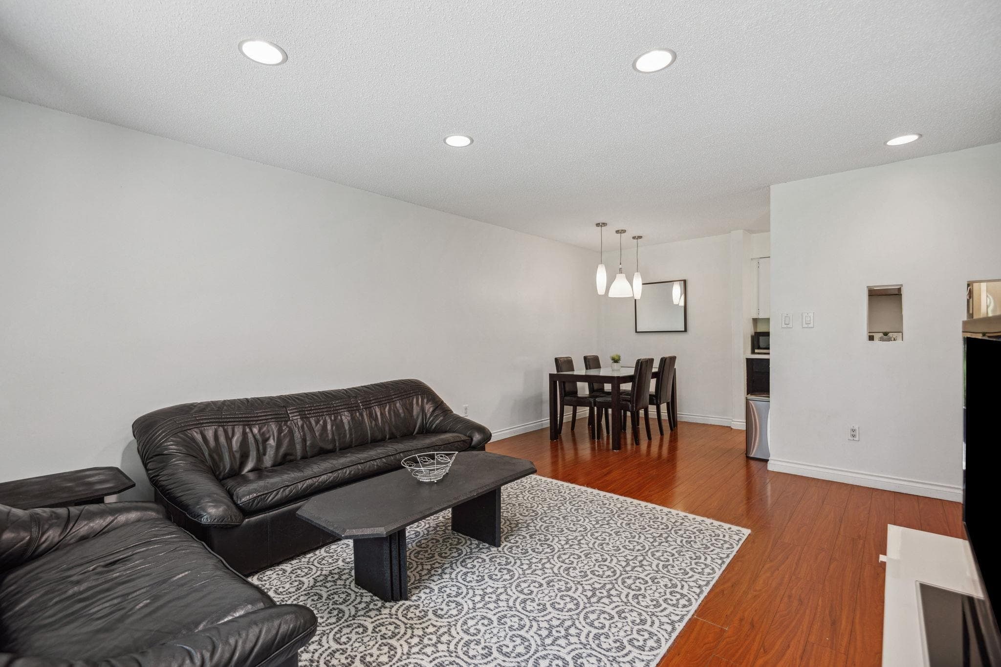 101 - 9857 Manchester Drive, Burnaby, V3N 4P5 — photo 4
