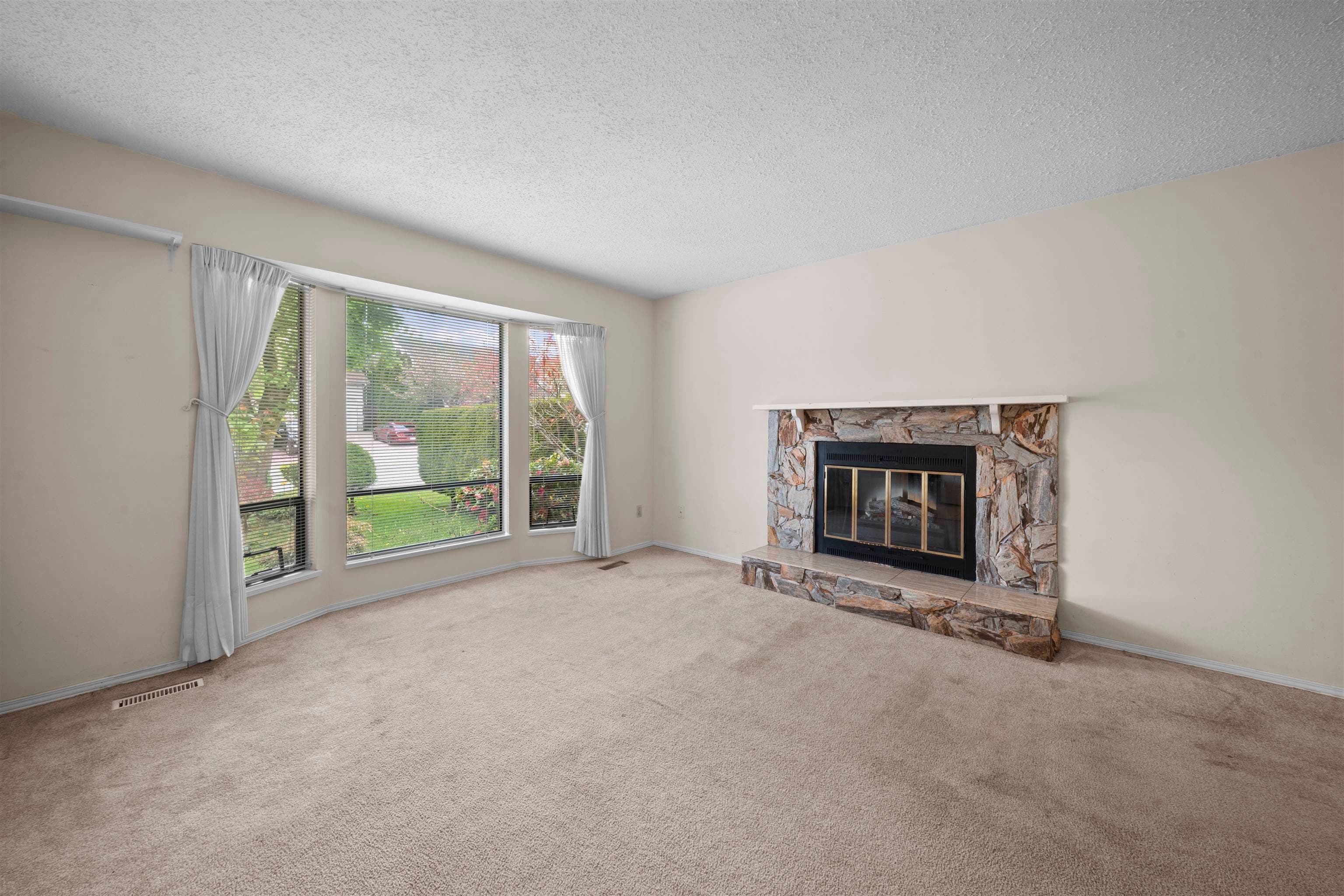 6760 197 Street, Langley, V2Y 1A9 — photo 5