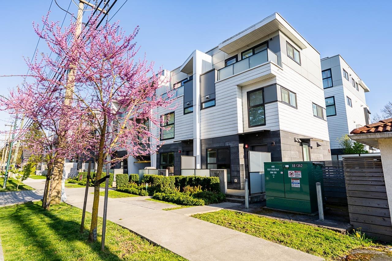 158 W Woodstock Avenue, Vancouver, V5Y 0N1 — photo 2