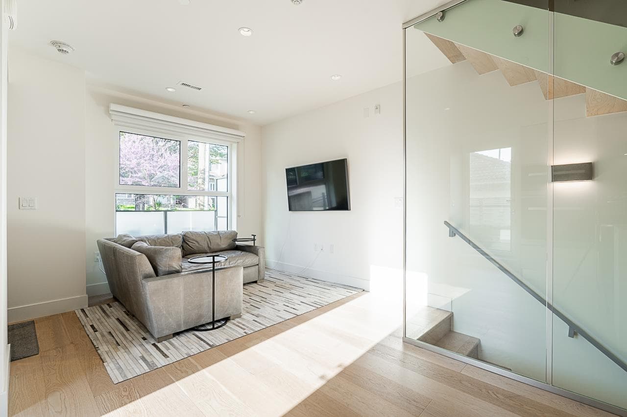 158 W Woodstock Avenue, Vancouver, V5Y 0N1 — photo 5