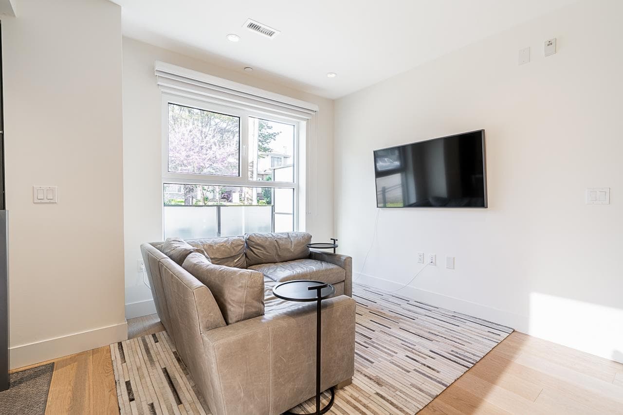 158 W Woodstock Avenue, Vancouver, V5Y 0N1 — photo 4