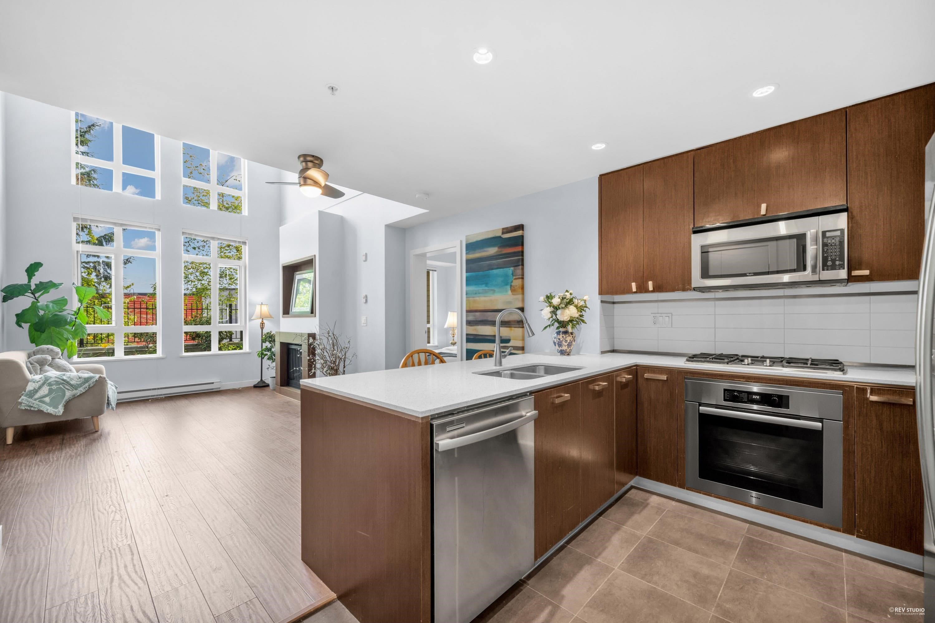 158 - 2950 King George Boulevard, Surrey, V4P 0E5 — photo 5