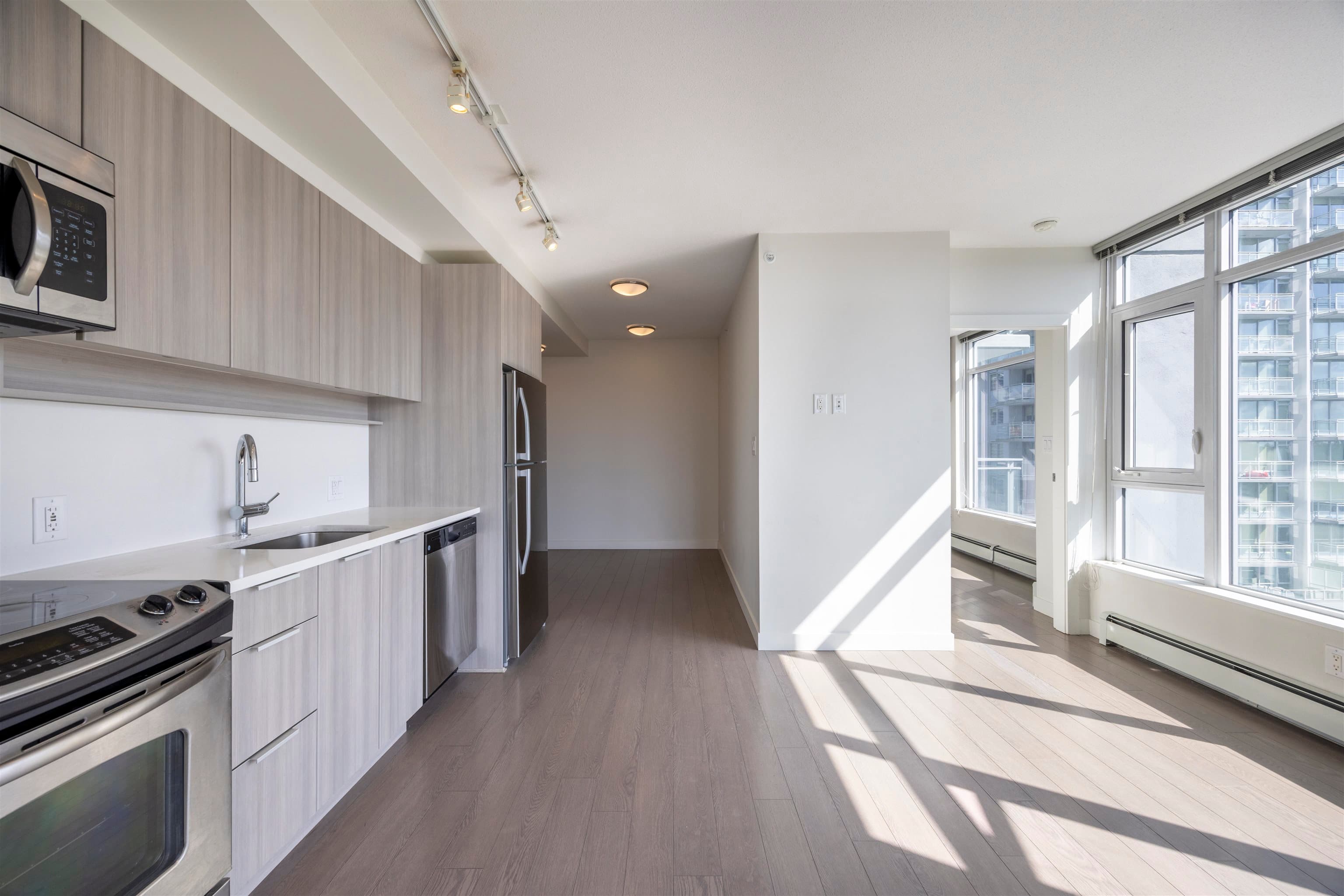 1206 - 13308 Central Avenue, Surrey, V3T 0M4 — photo 2