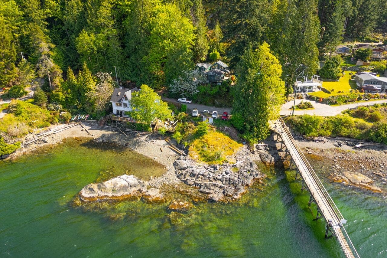 1587 Mount Gardner Road, Bowen Island, V0N 1G2 — photo 2