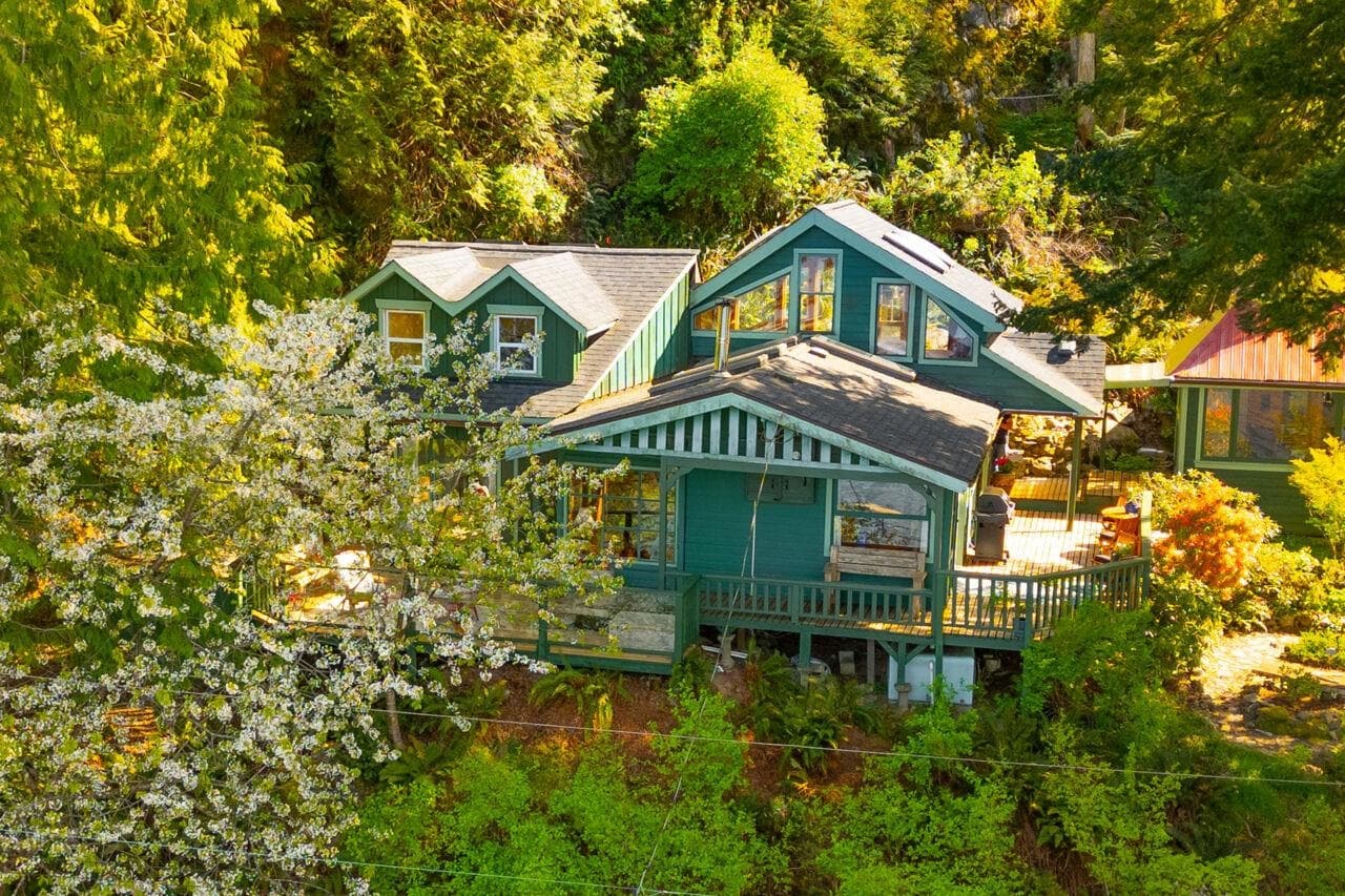 1587 Mount Gardner Road, Bowen Island, V0N 1G2 — photo 3