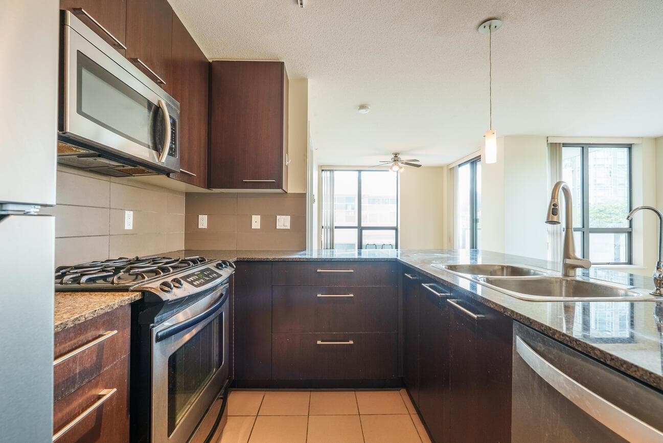505 - 2979 Glen Drive, Coquitlam, V3B 0B2 — photo 2