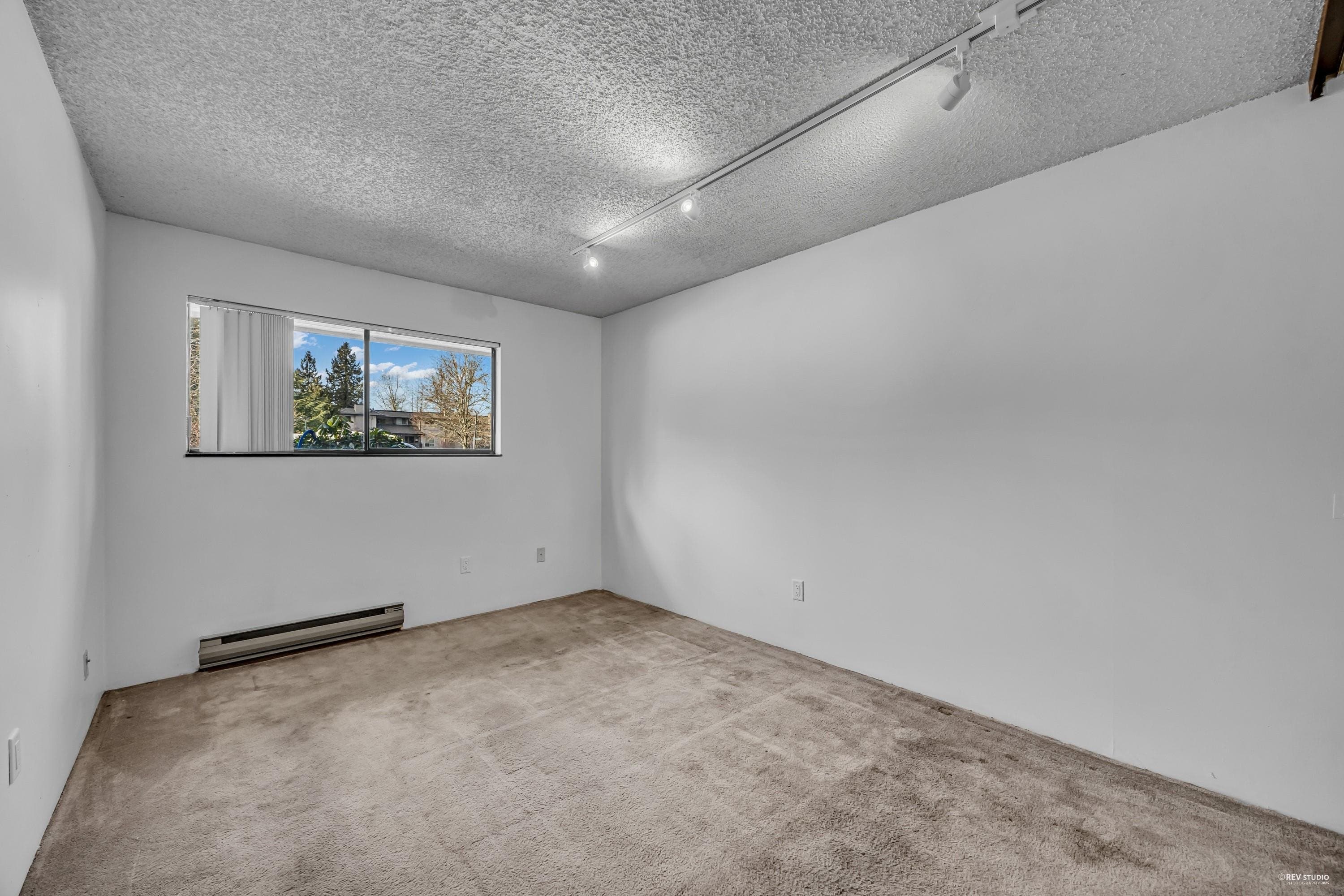 10580 Holly Park Lane, Surrey, V3R 6X9 — photo 2