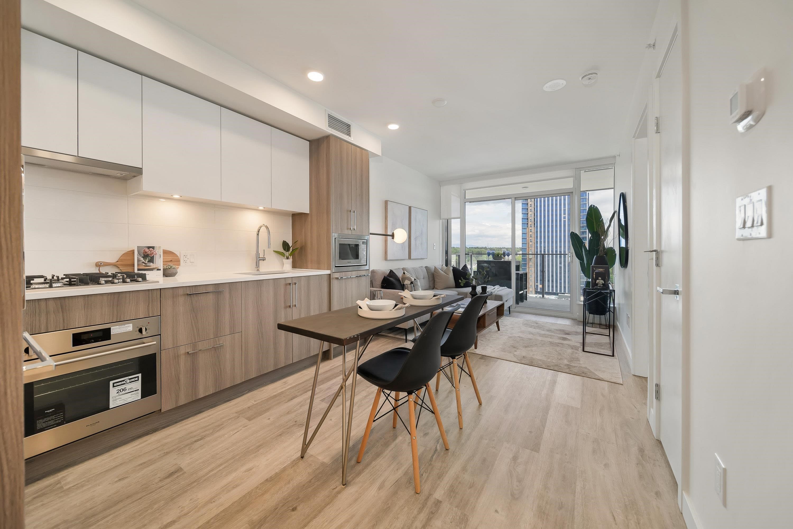 1808 - 9675 King George Boulevard, Surrey, V3T 2V3 — photo 4