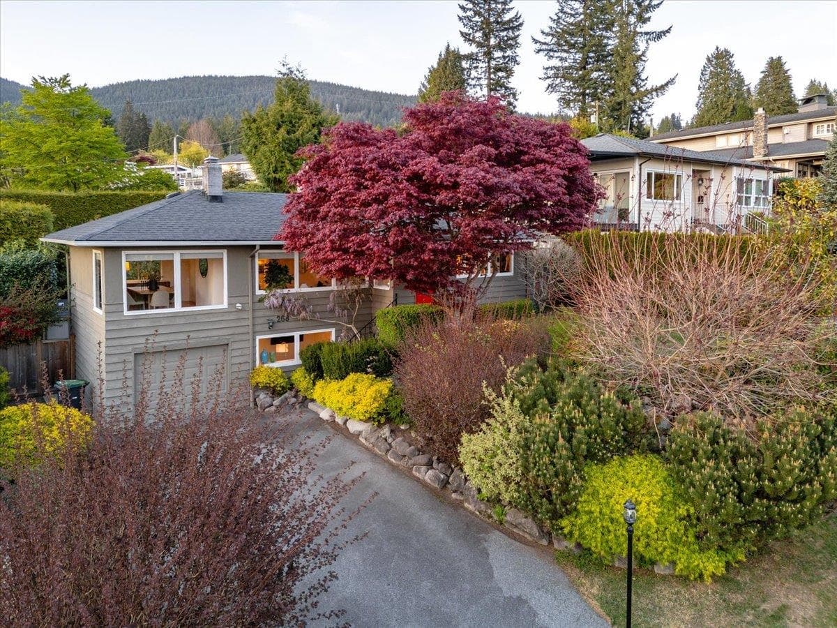 268 Holyrood Road, North Vancouver