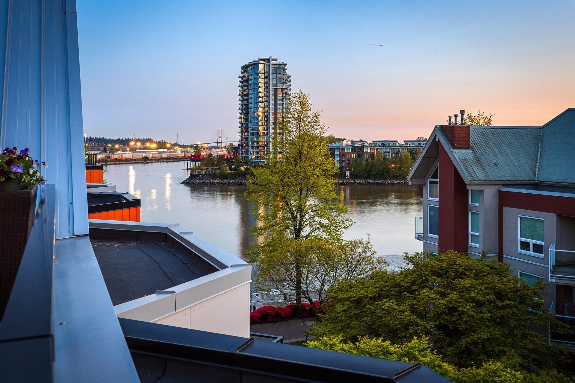 422 - 1150 Quayside Drive, New Westminster, V3M 6E1 — photo 2